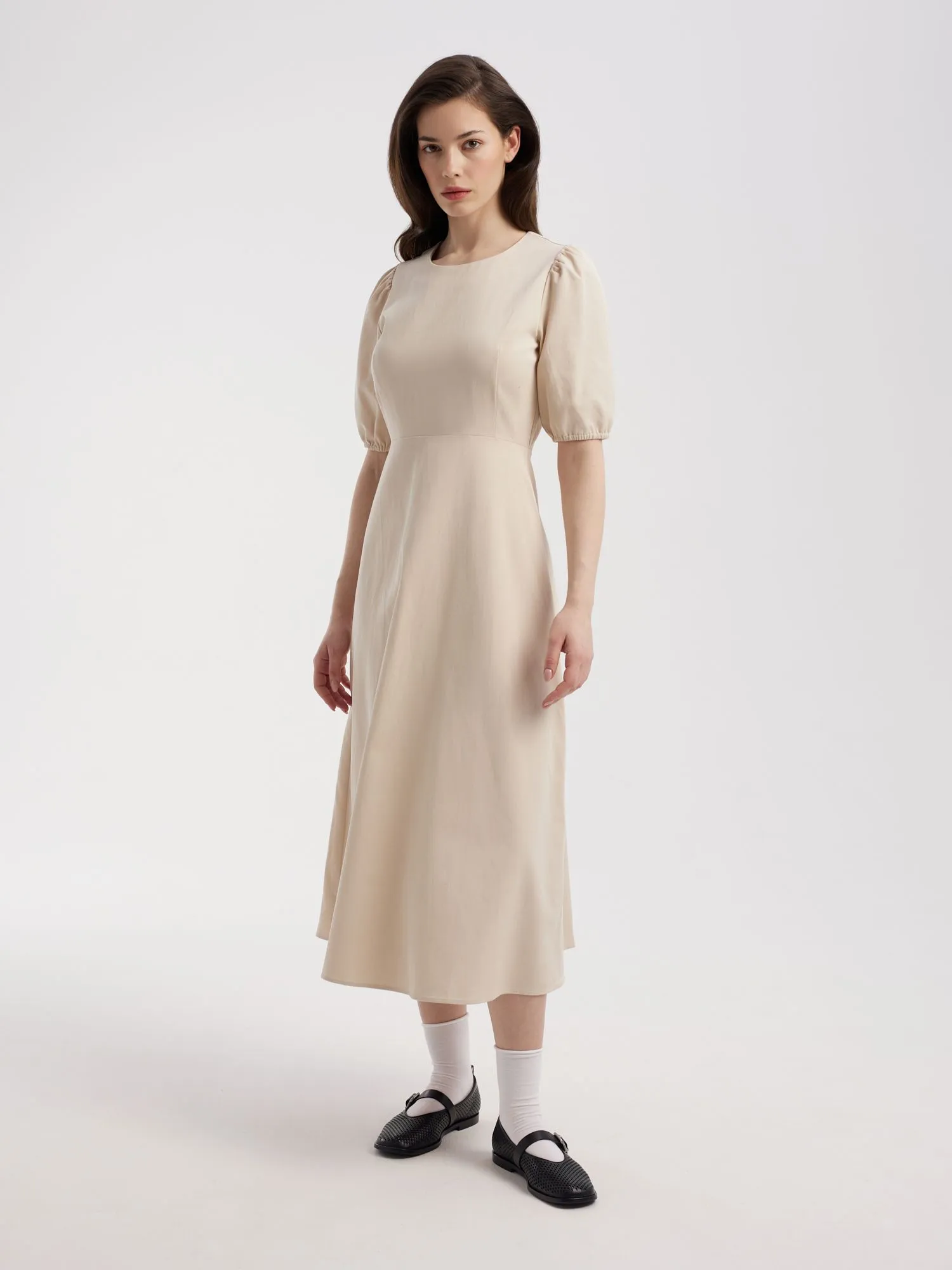 Платье миди с объемными рукавами