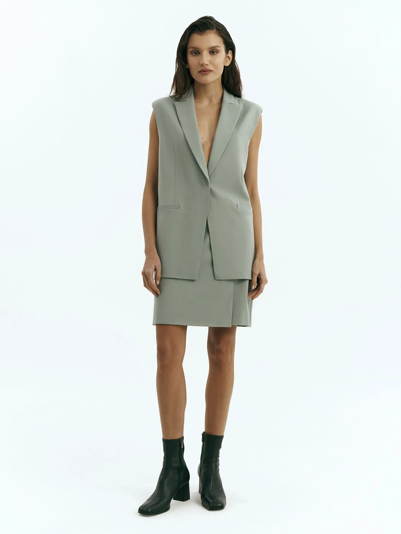 Жилет из переработанных материалов