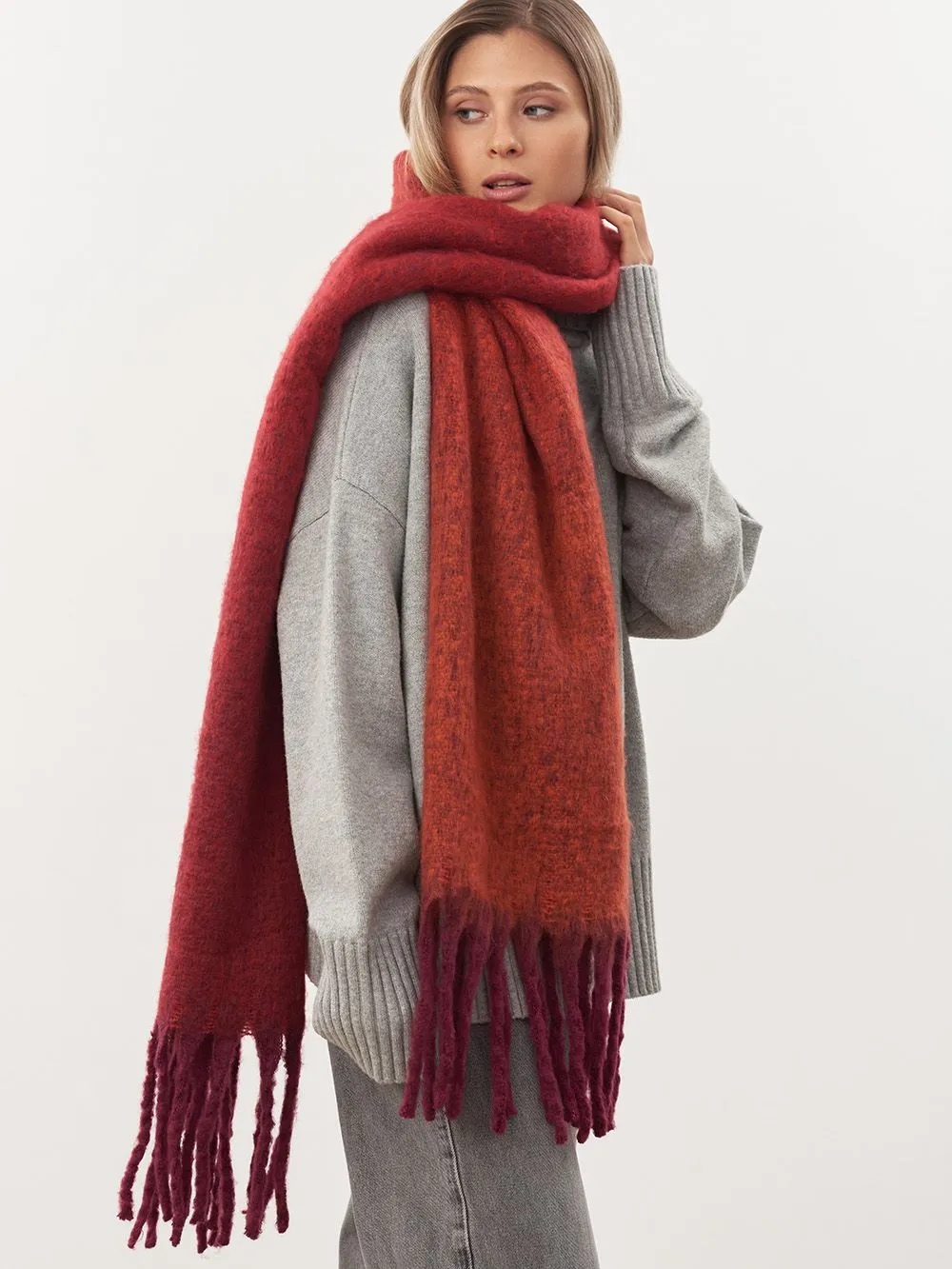 Объемный шерстяной шарф