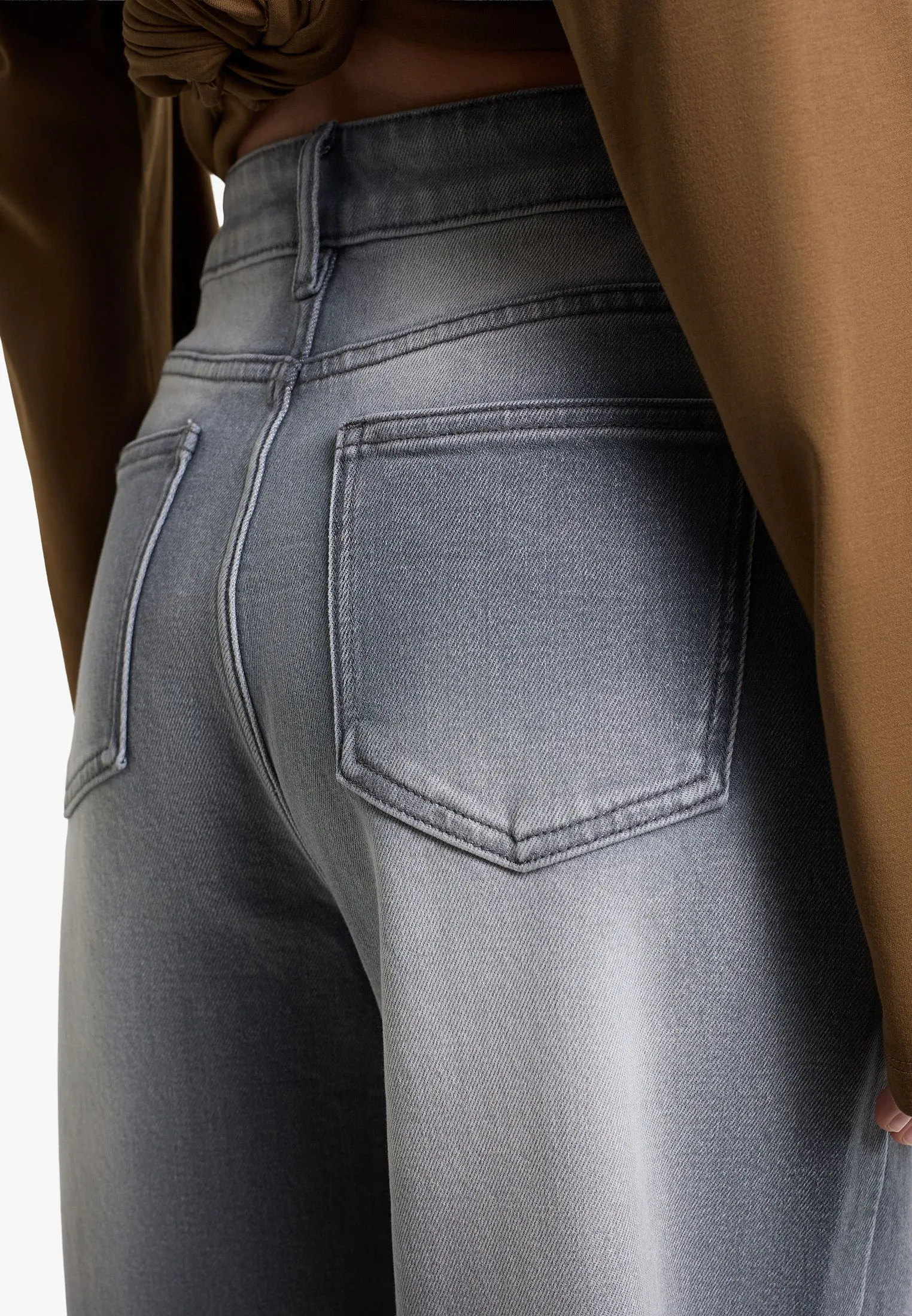Джинсы wide leg с эффектом стирки