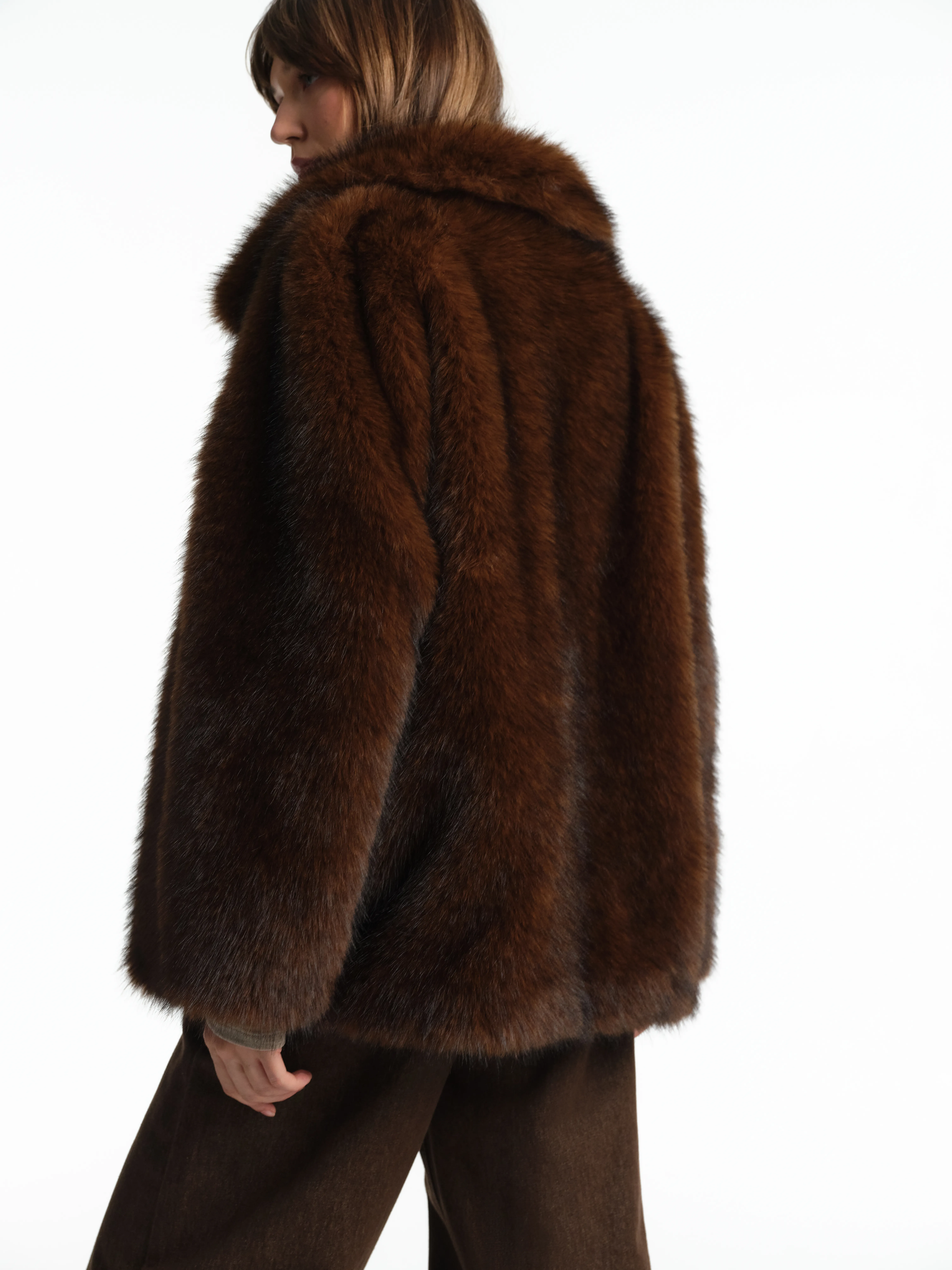 Шуба из экологичного меха с утеплителем