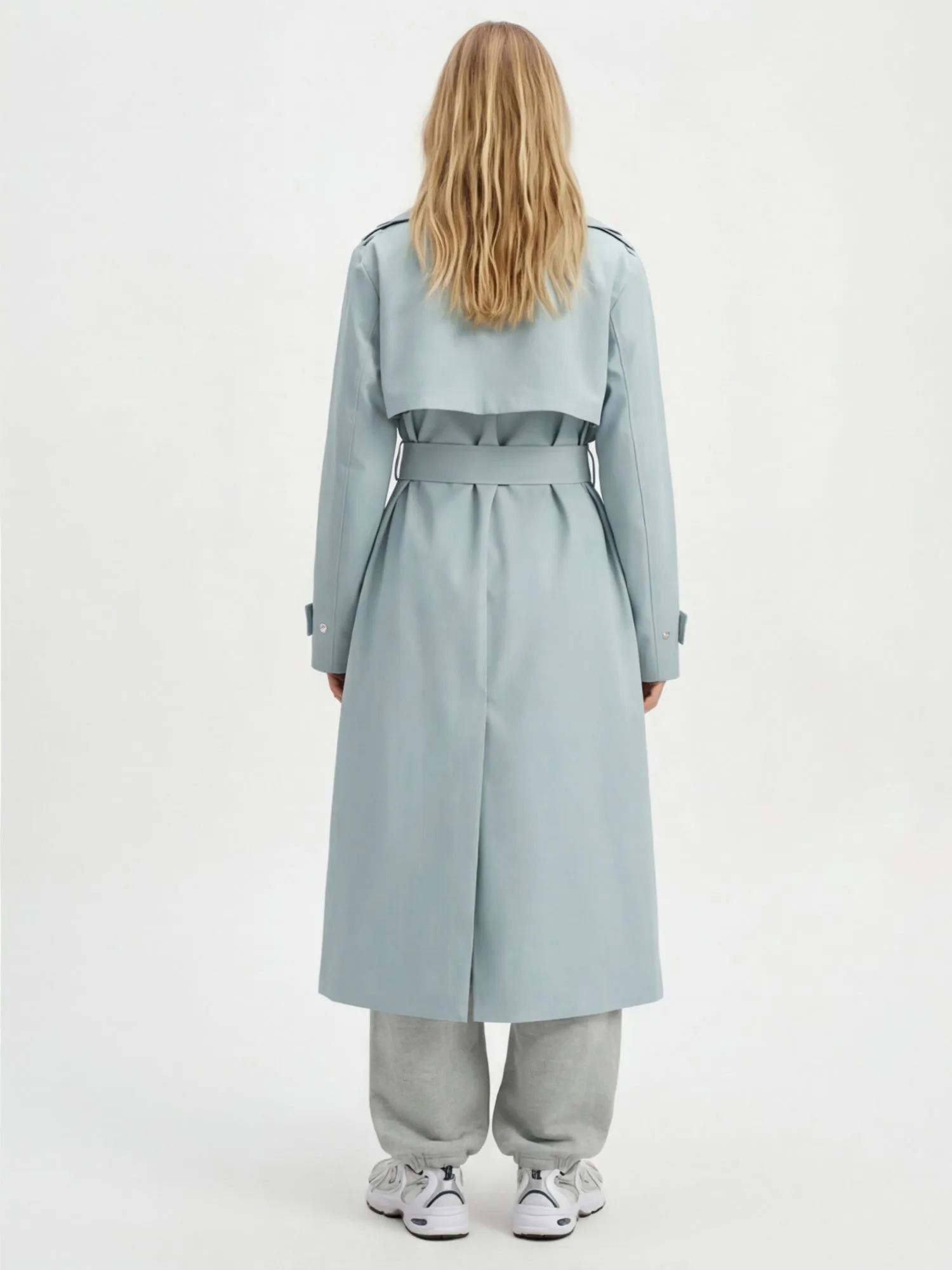 Тренч из переработанного океанического пластика REPREVE