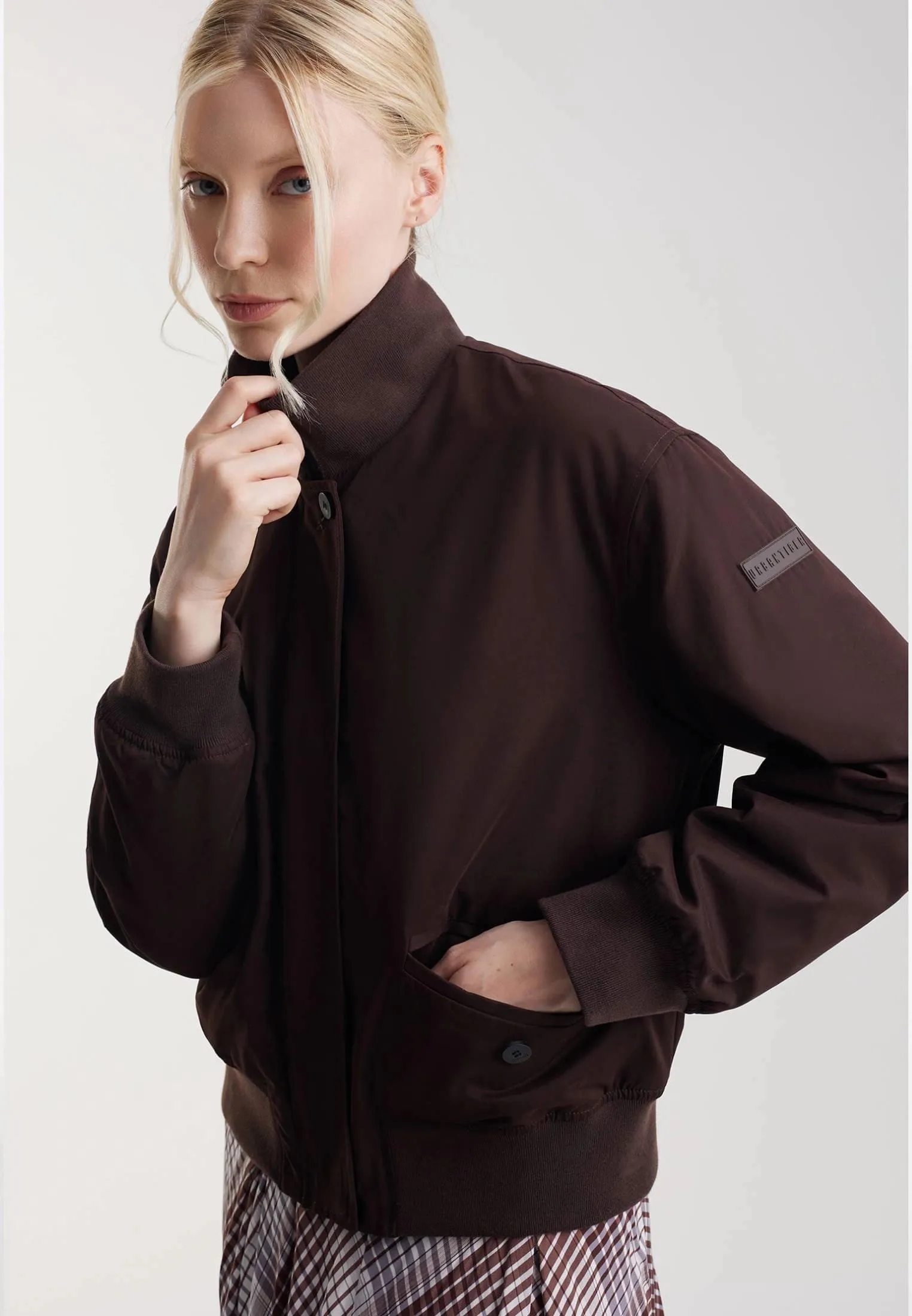 Утепленный бомбер с peach-эффектом и водотталкивающей пропиткой