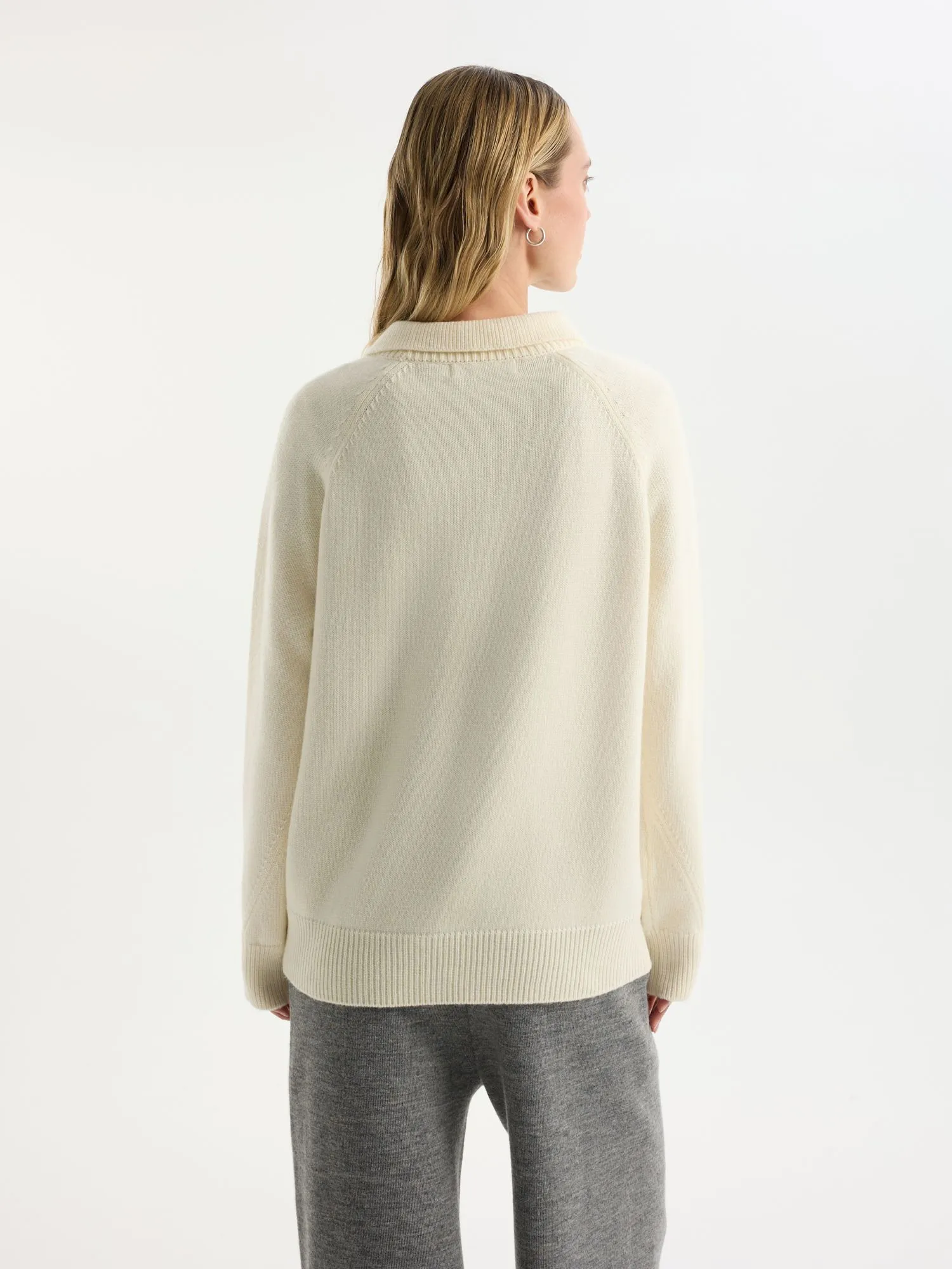 Джемпер с акцентным воротником