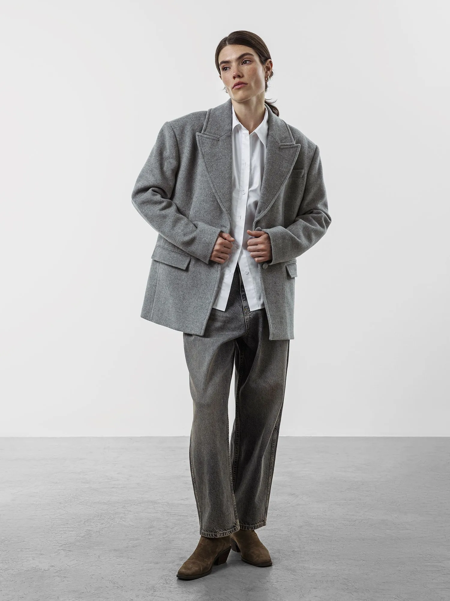 Объемное пальто-жакет из шерсти