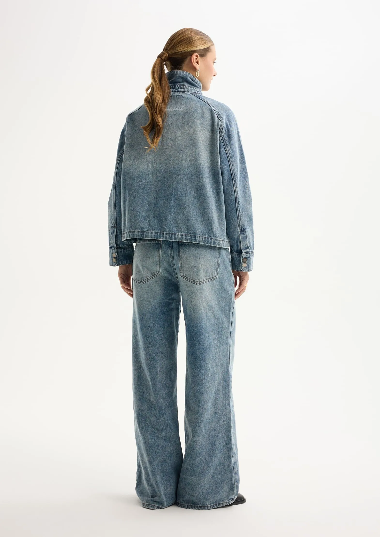 Укороченная джинсовая куртка из 100% хлопка