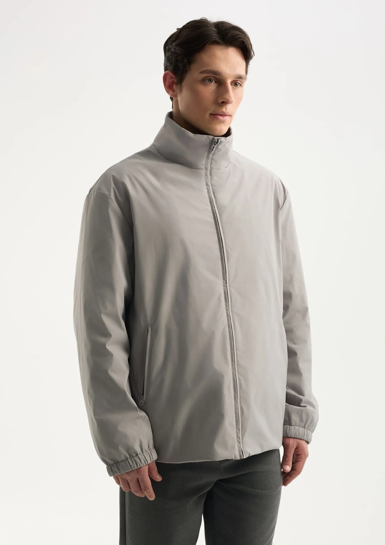 Утепленный бомбер на молнии