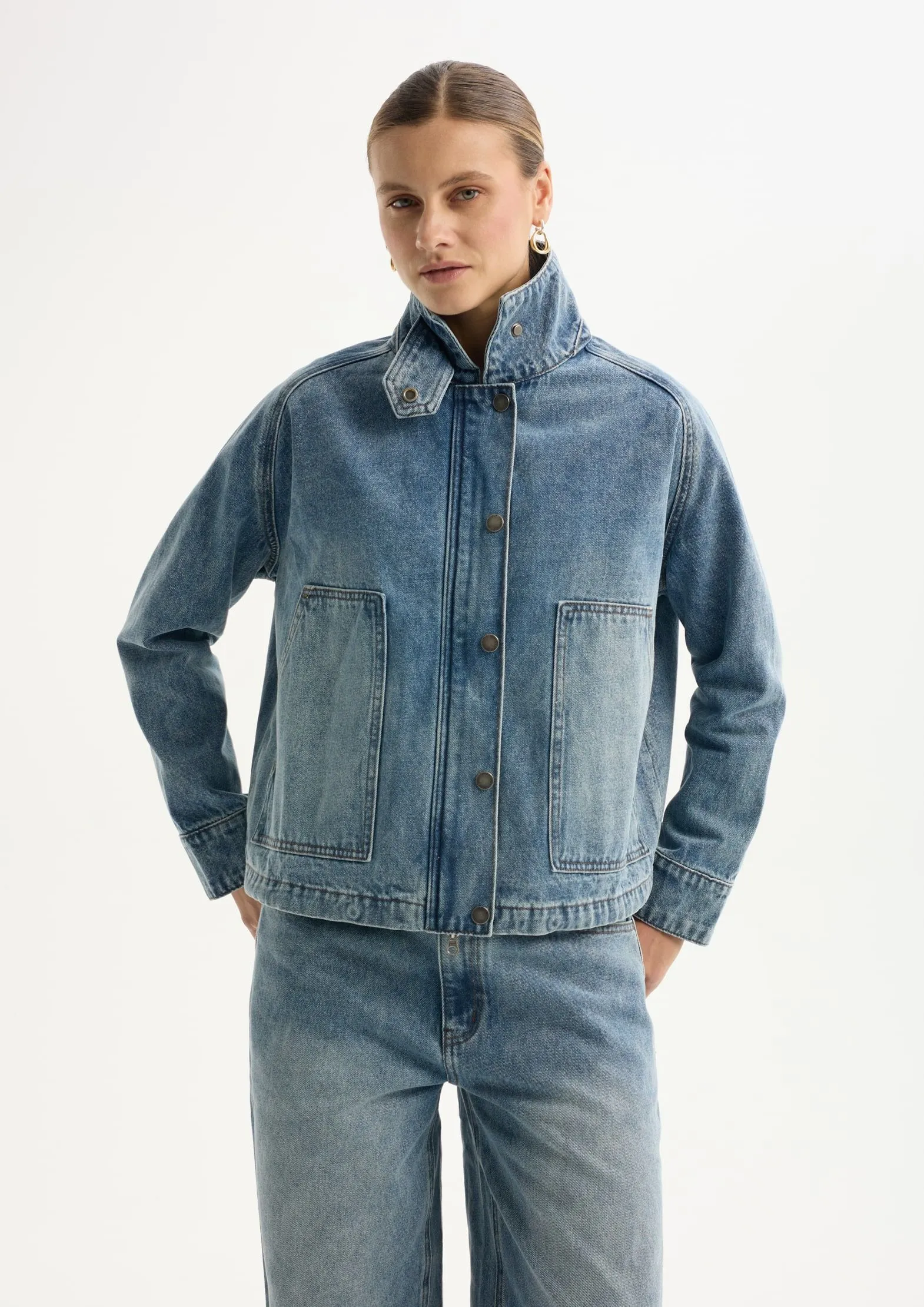 Укороченная джинсовая куртка из 100% хлопка