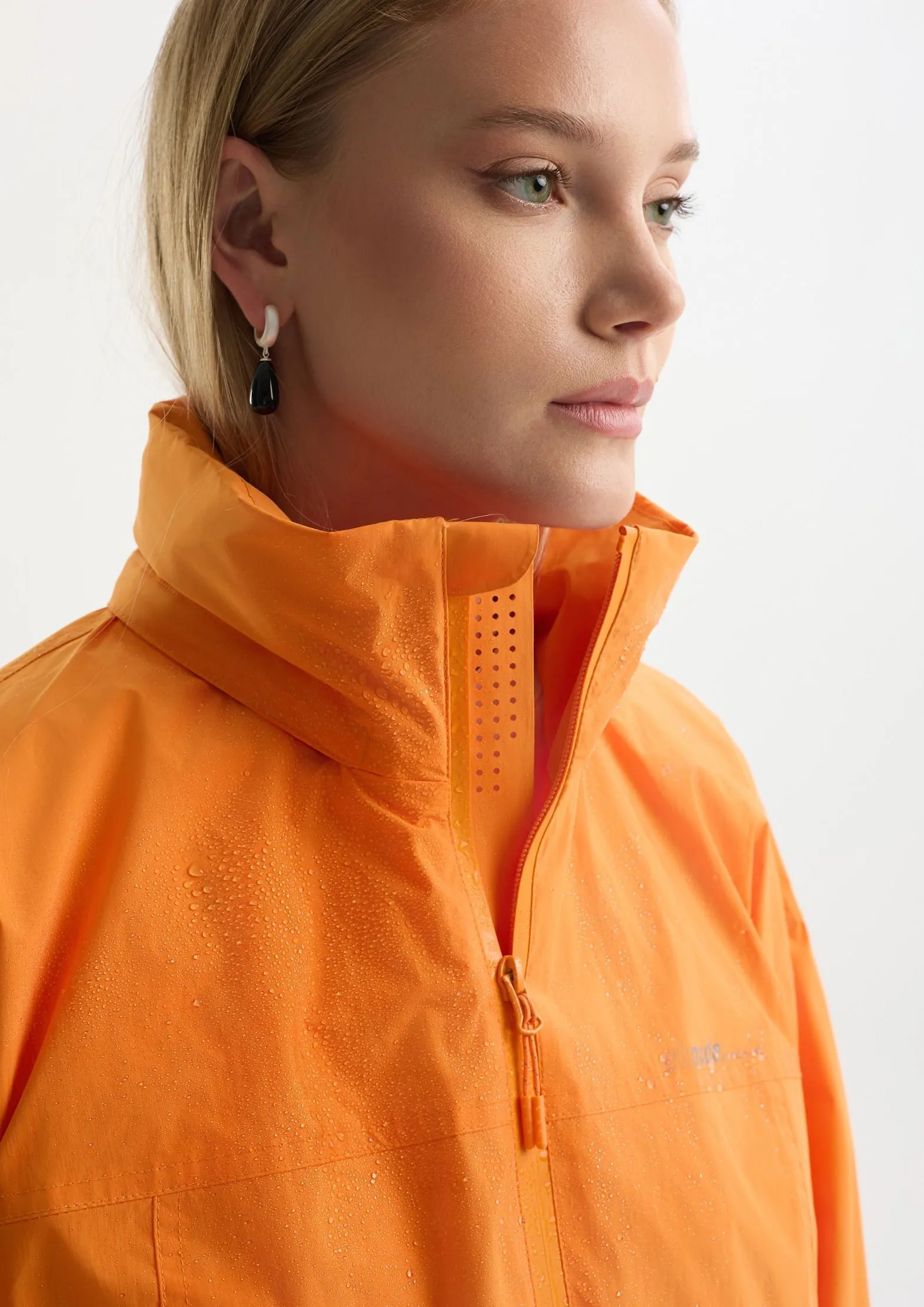 Ветровка из технологичной ткани на мембране 5000/5000