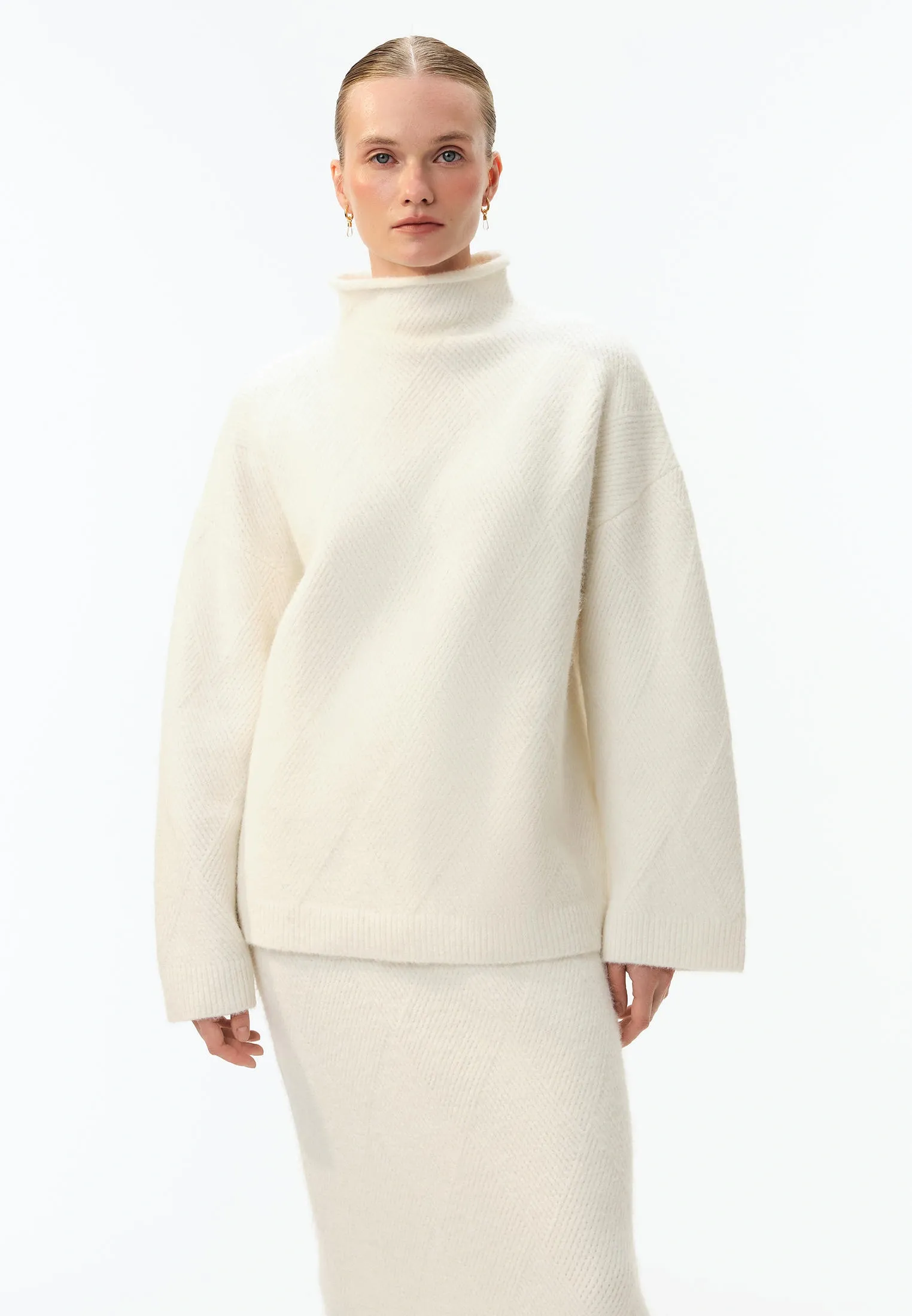 Свитер фактурной вязки с добавлением шерсти