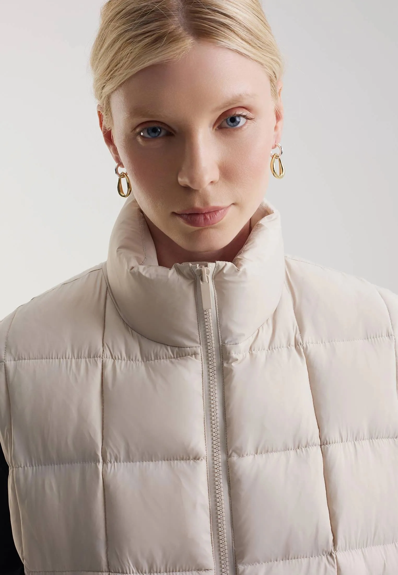 Укороченный жилет с утеплителем DuPont Sorona Aura