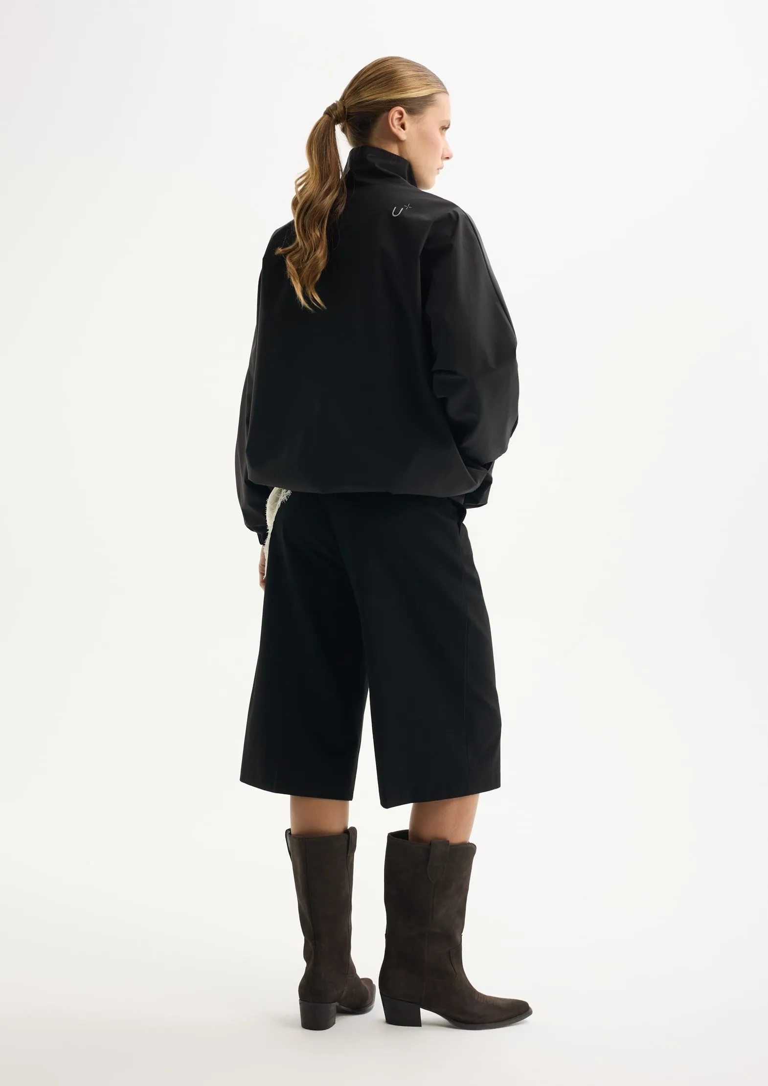 Бомбер из из переработанного нейлона на мембране