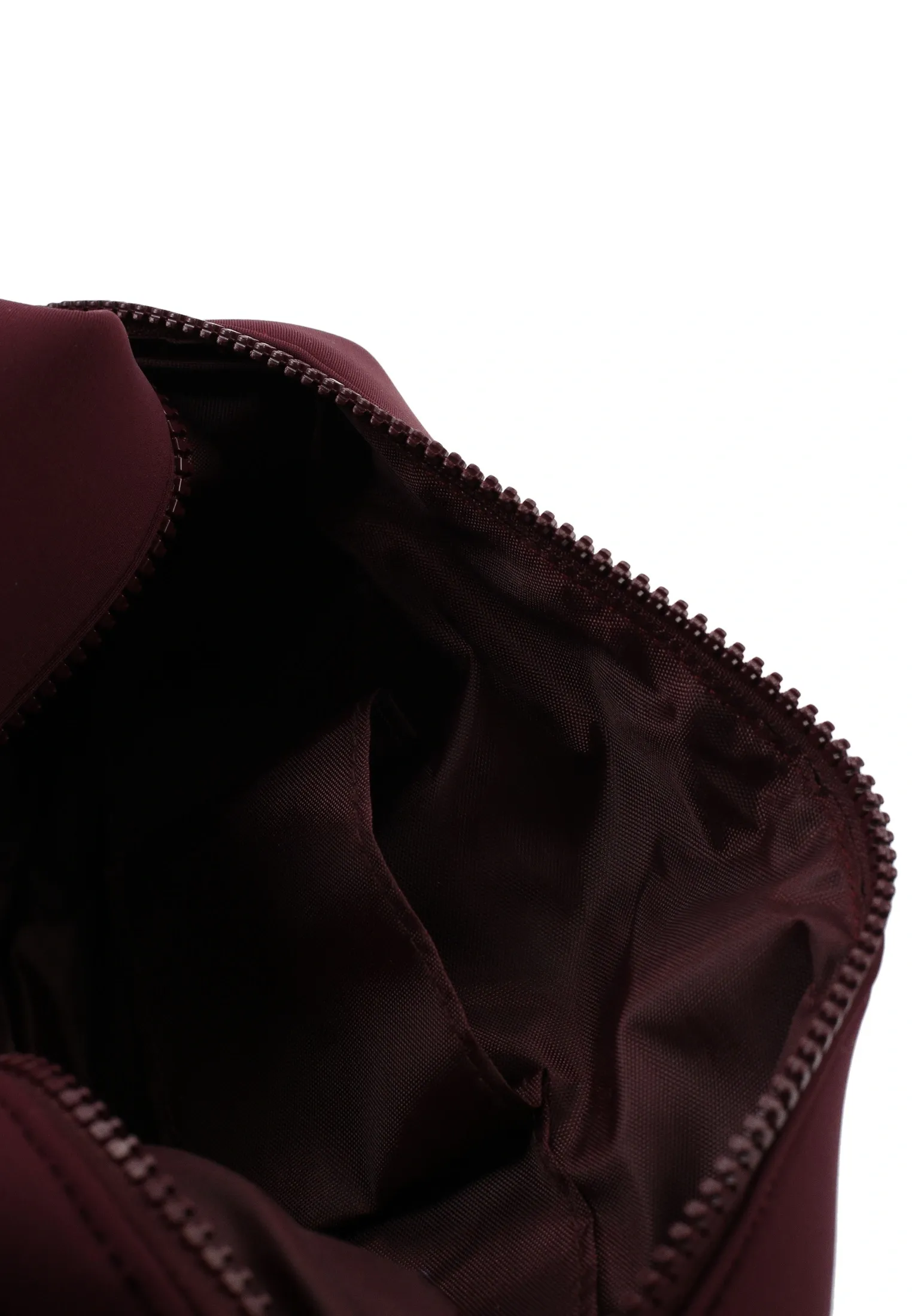 Косметичка из технологичной ткани