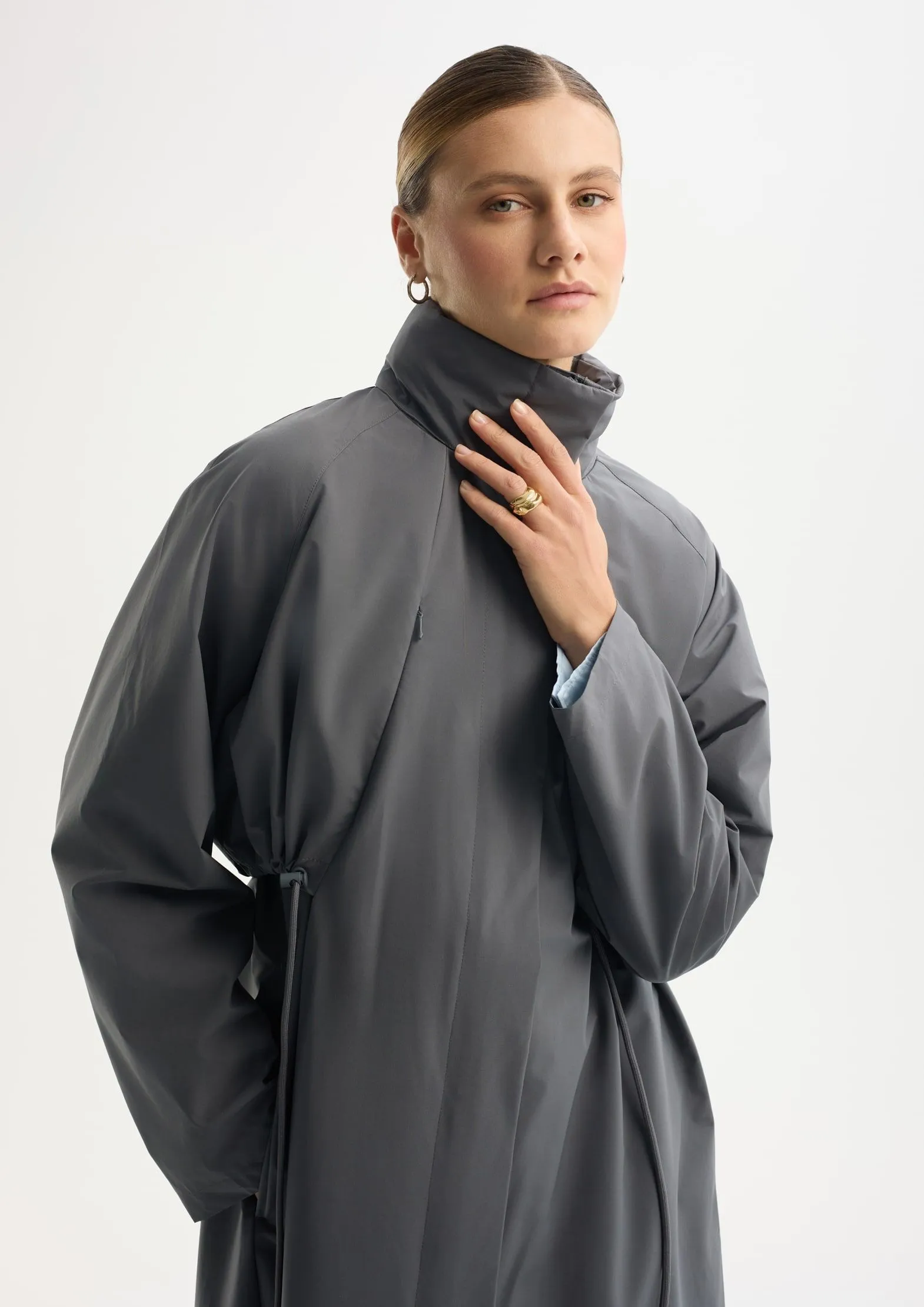 Плащ на мембране 15000/15000 с грязеотталкивающим эффектом