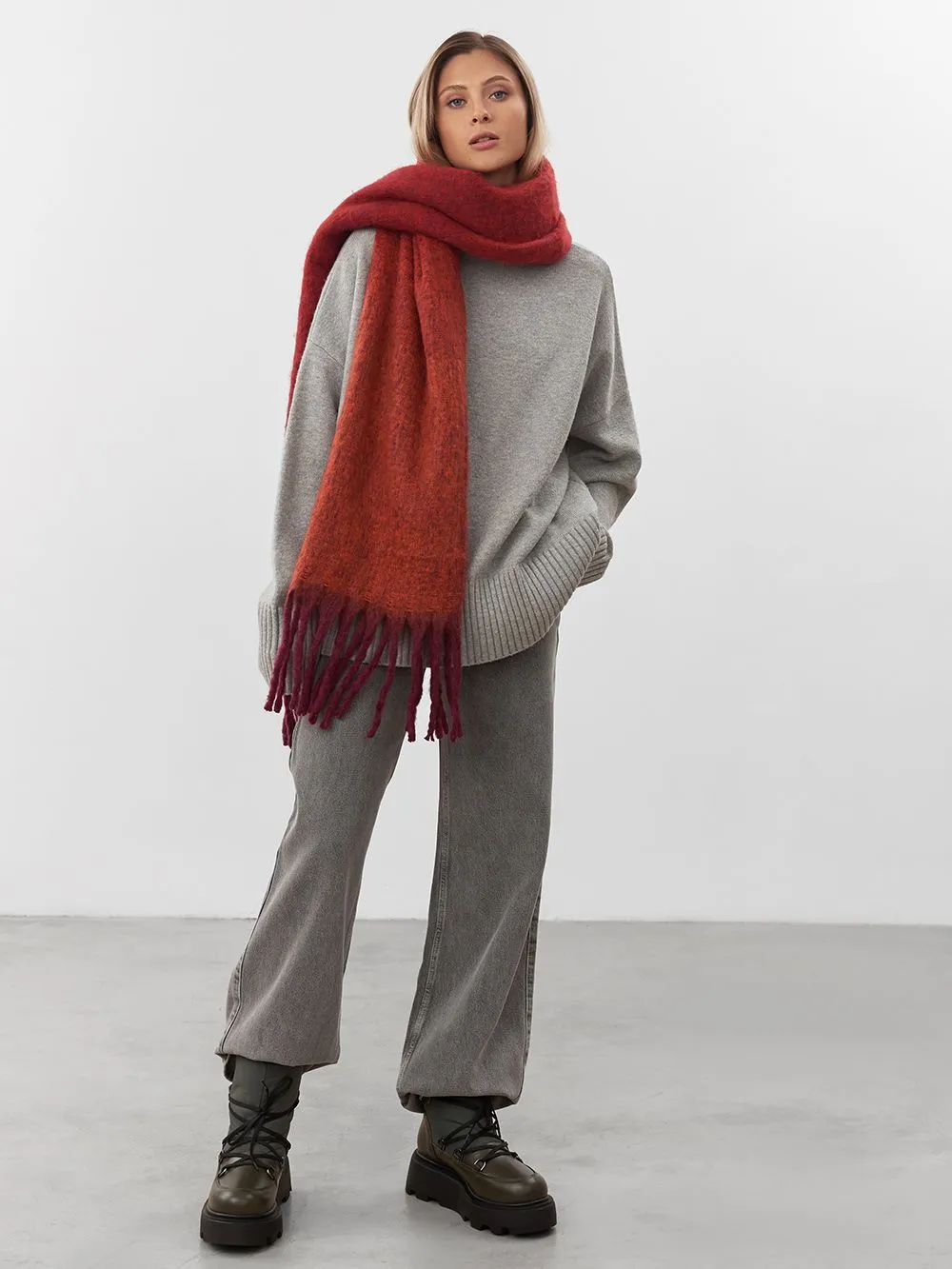 Объемный шерстяной шарф