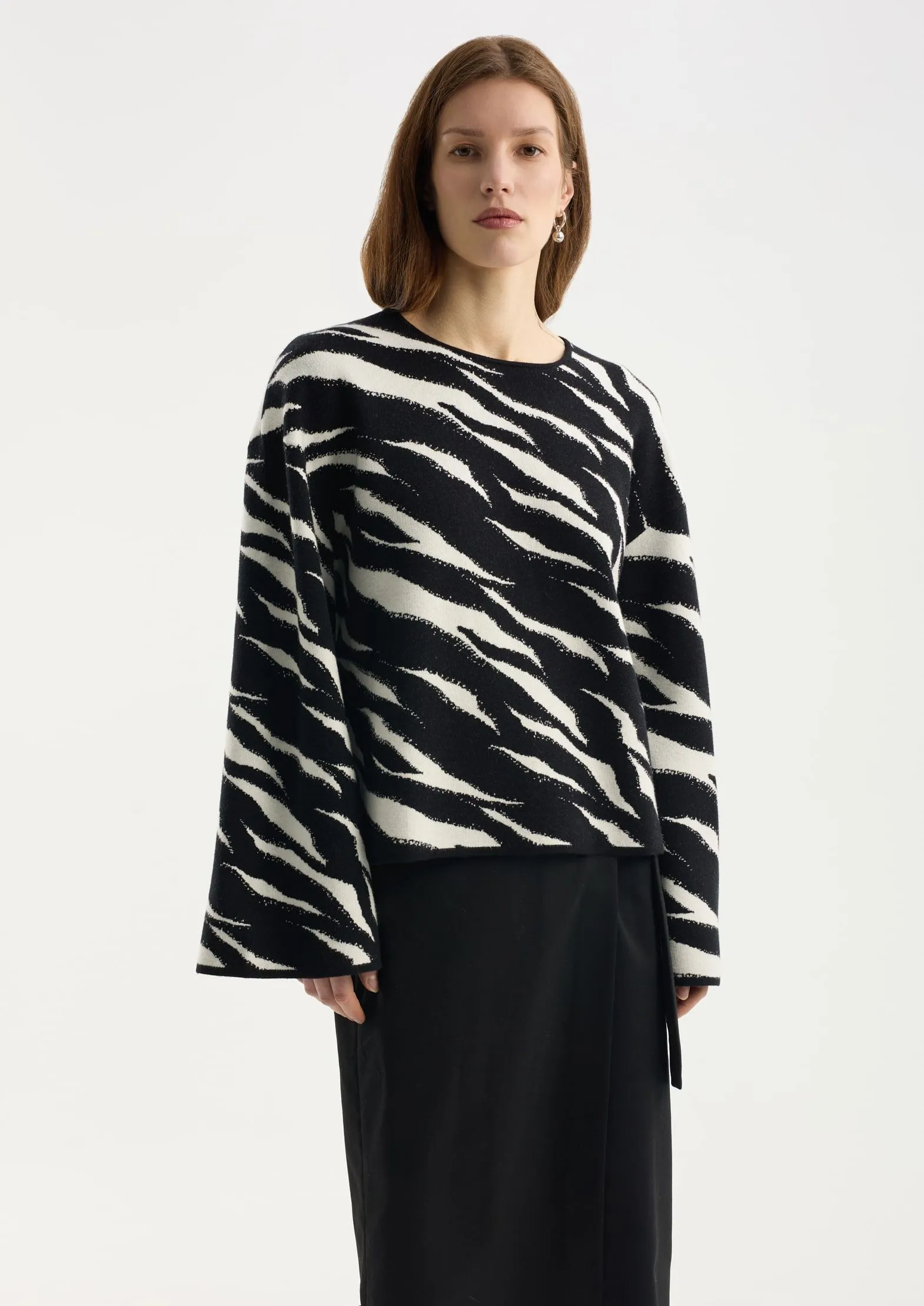 Жаккардовый джемпер с анималистичным принтом