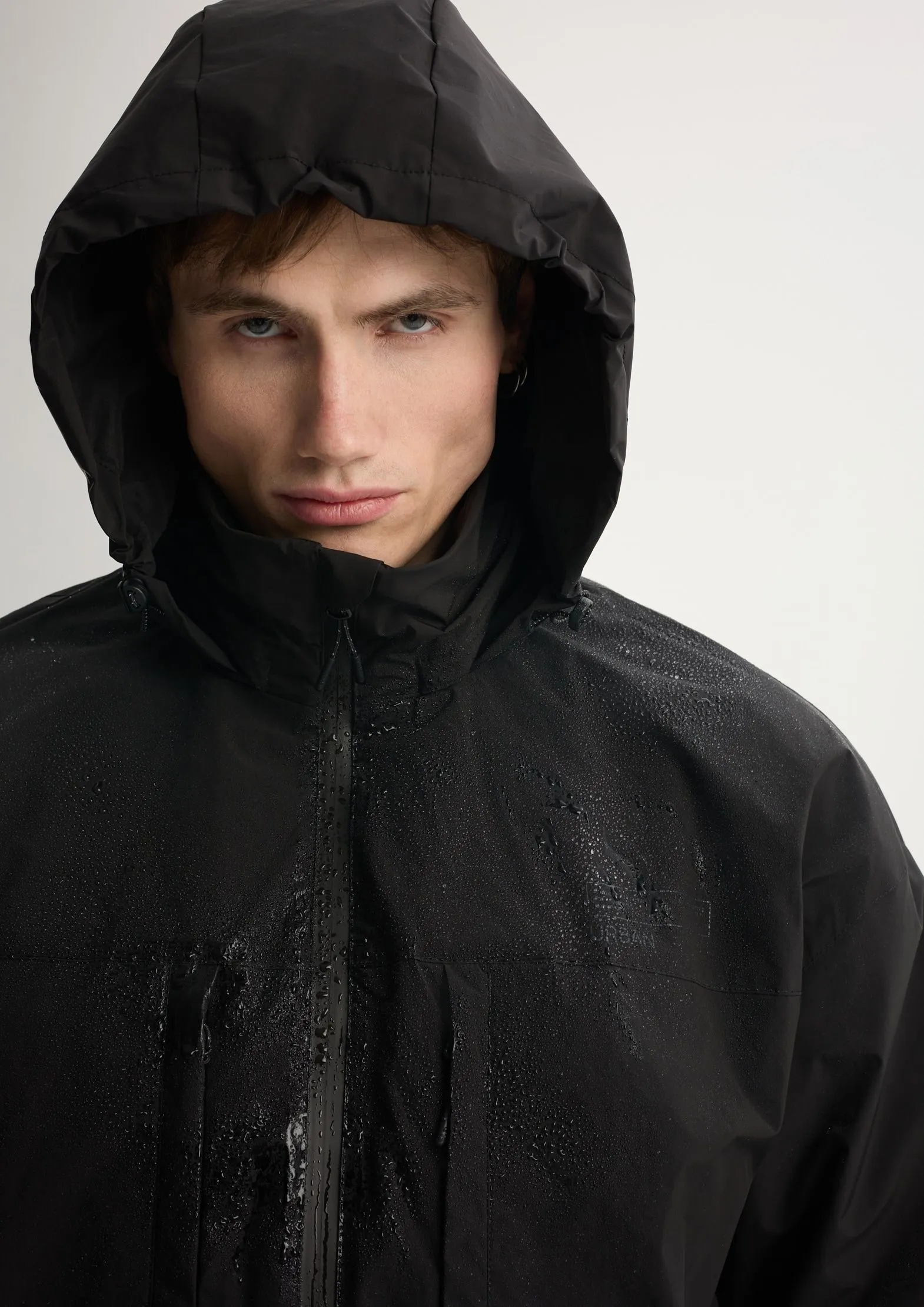 Ветровка из технологичной ткани на мембране 5000/5000