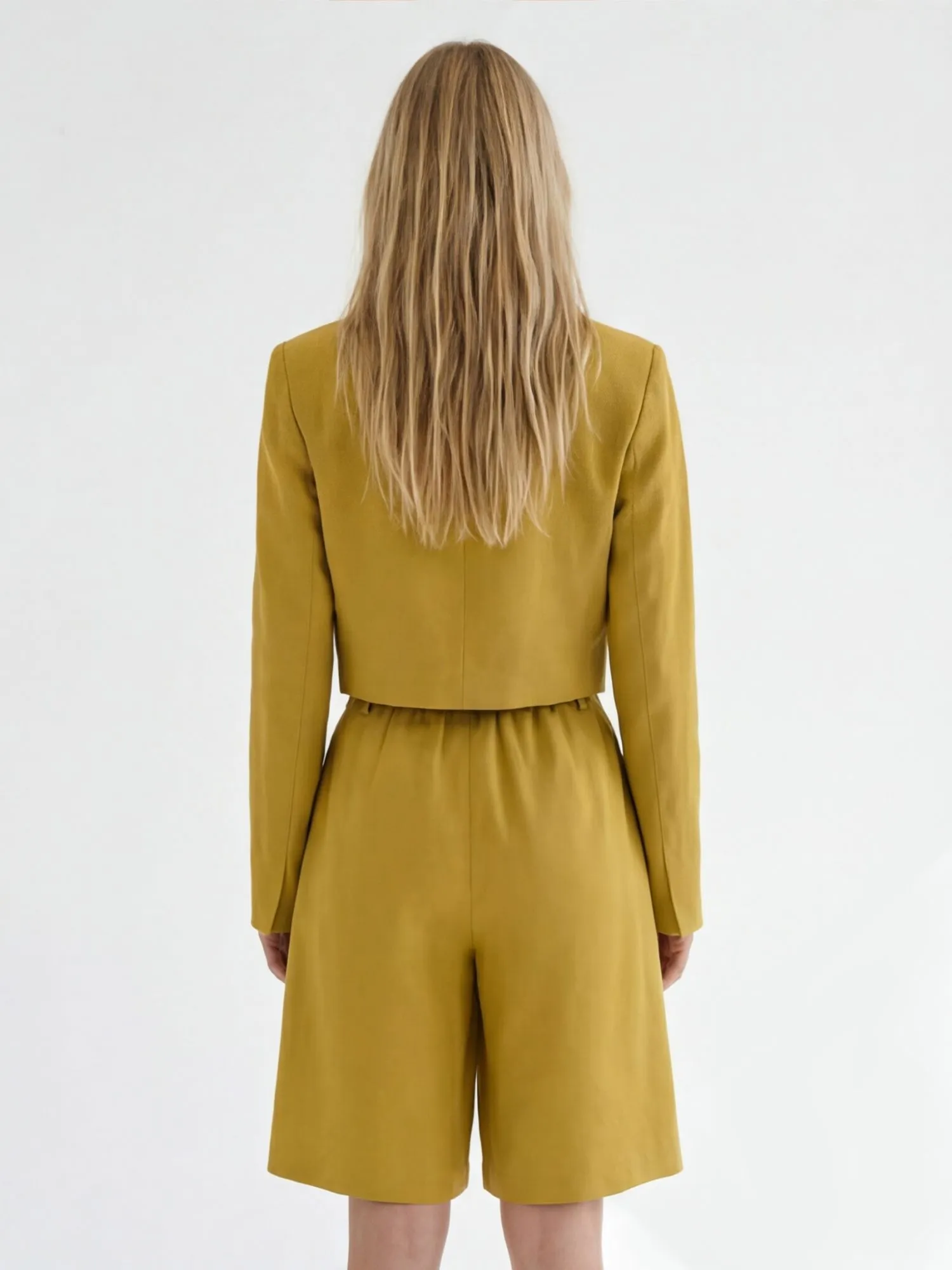 Льняные шорты с высокой посадкой