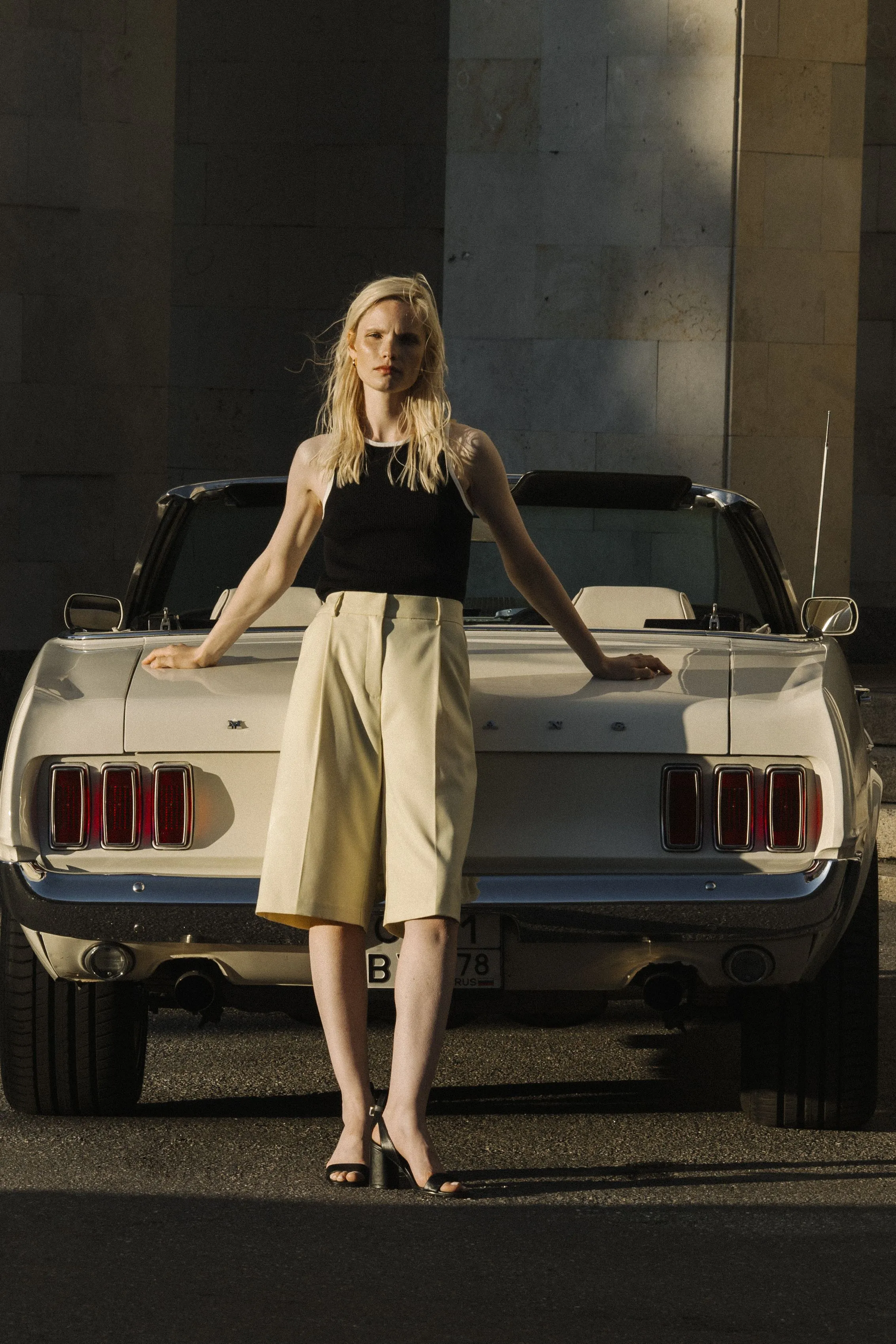 Шорты с высокой посадкой цвета сливочного масла