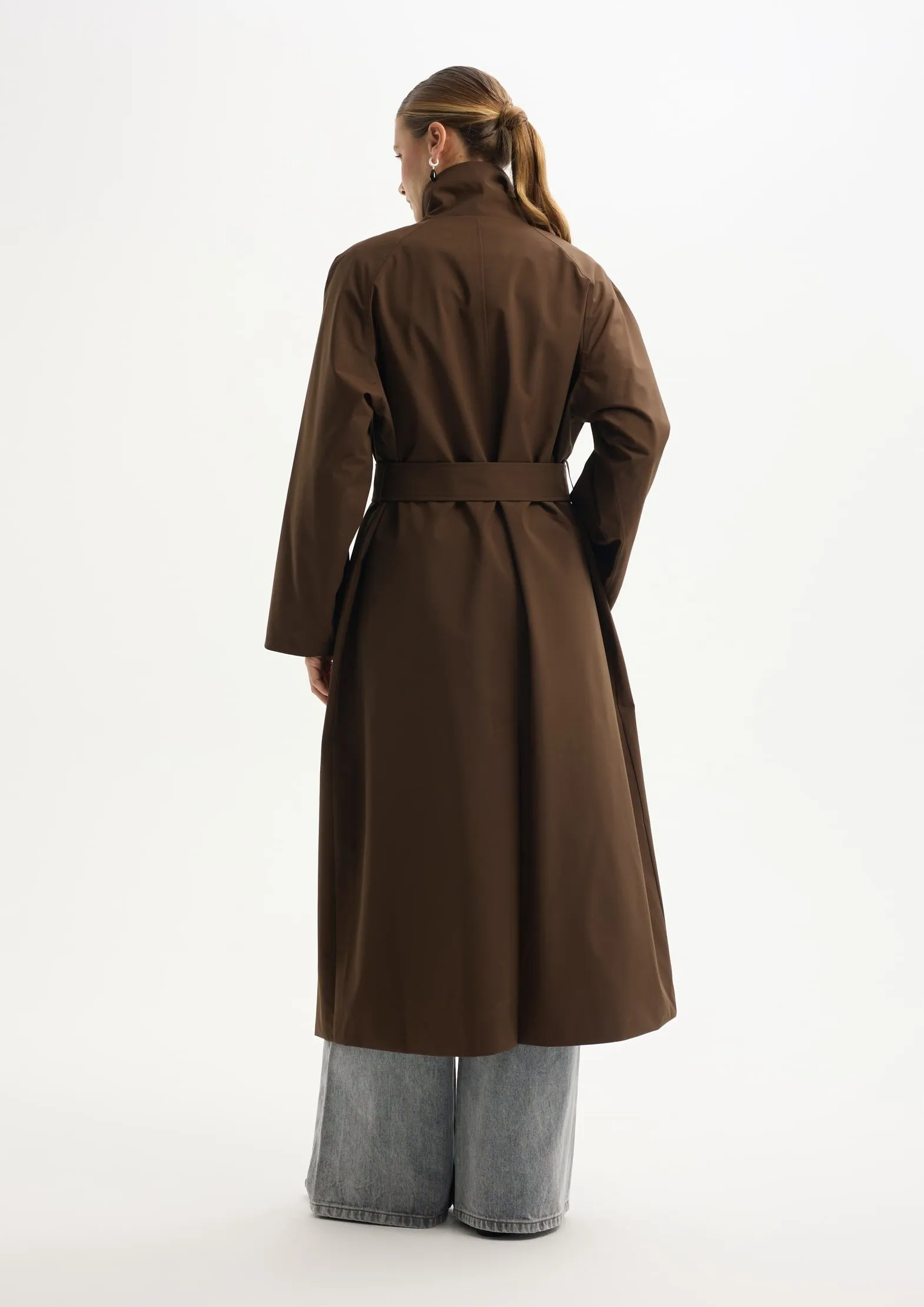 Плащ миди из переработанного океанического пластика на мембране