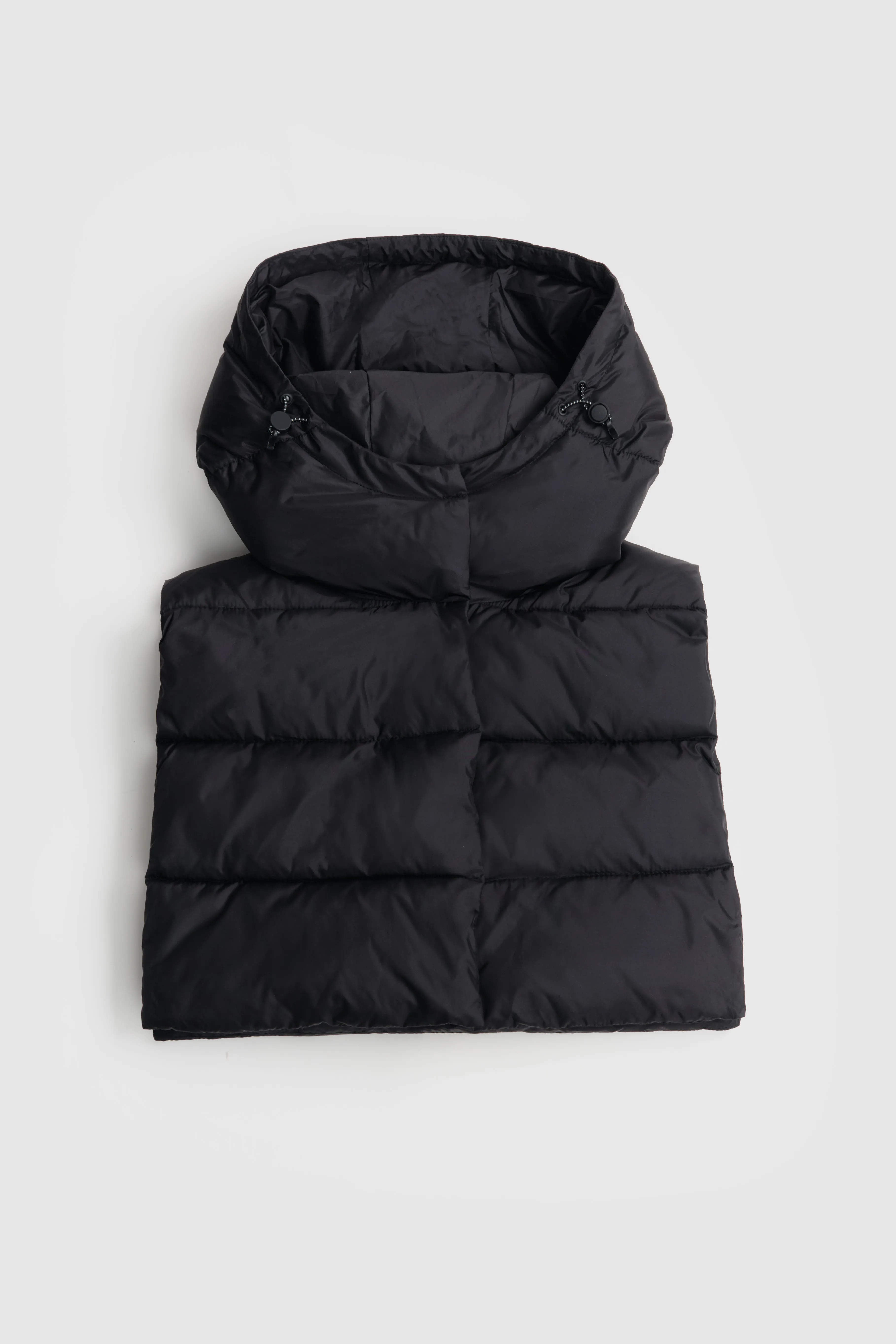 Утепленная манишка с капюшоном