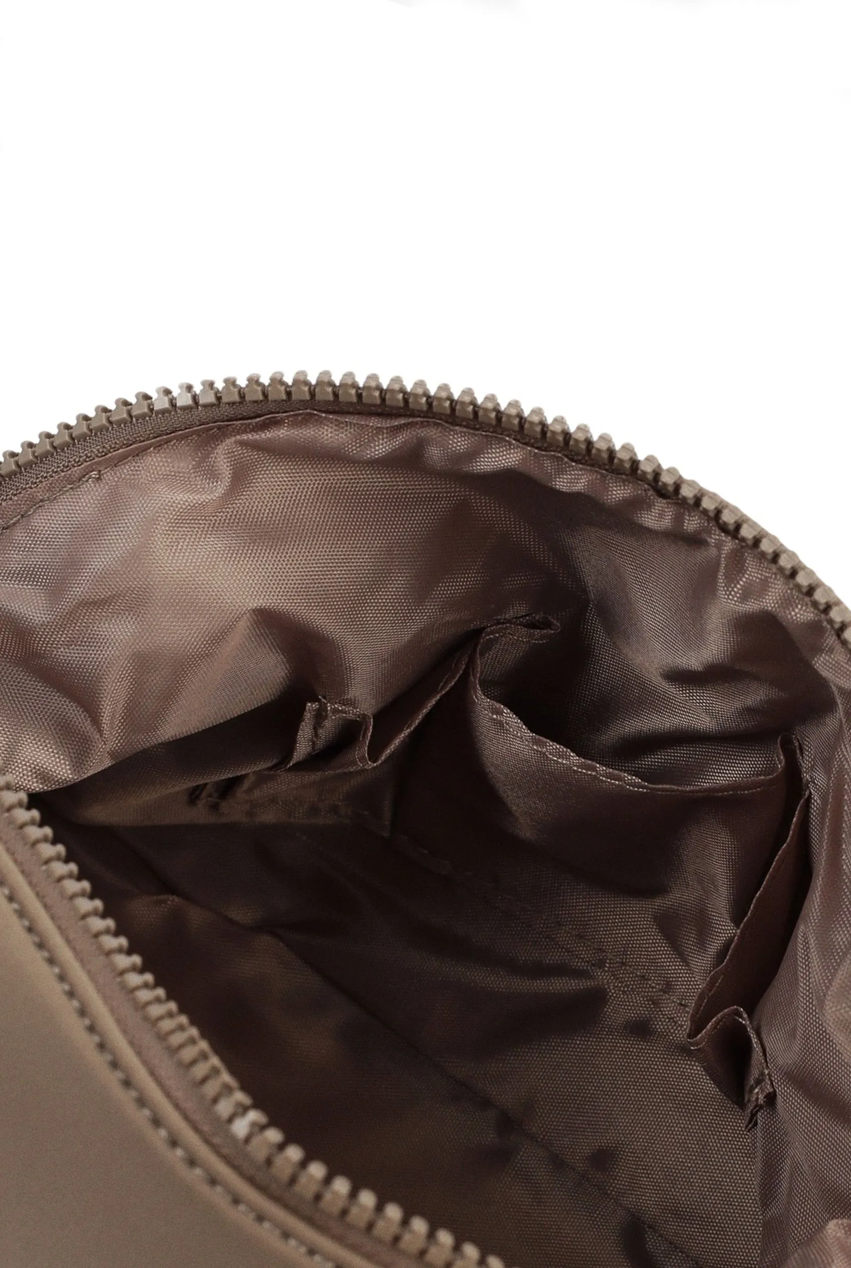 Косметичка из технологичной ткани