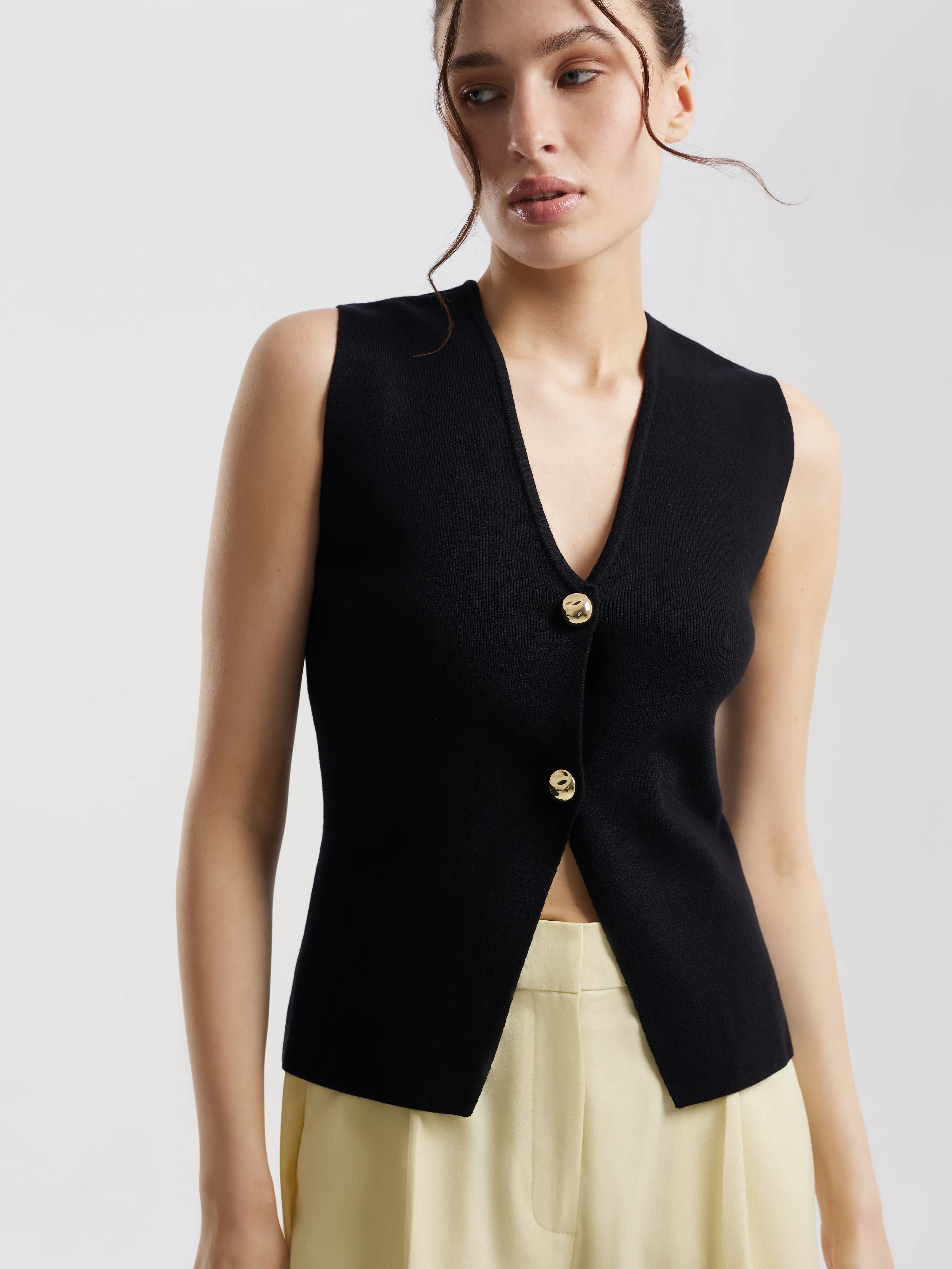 Жилет трикотажный с вискозой