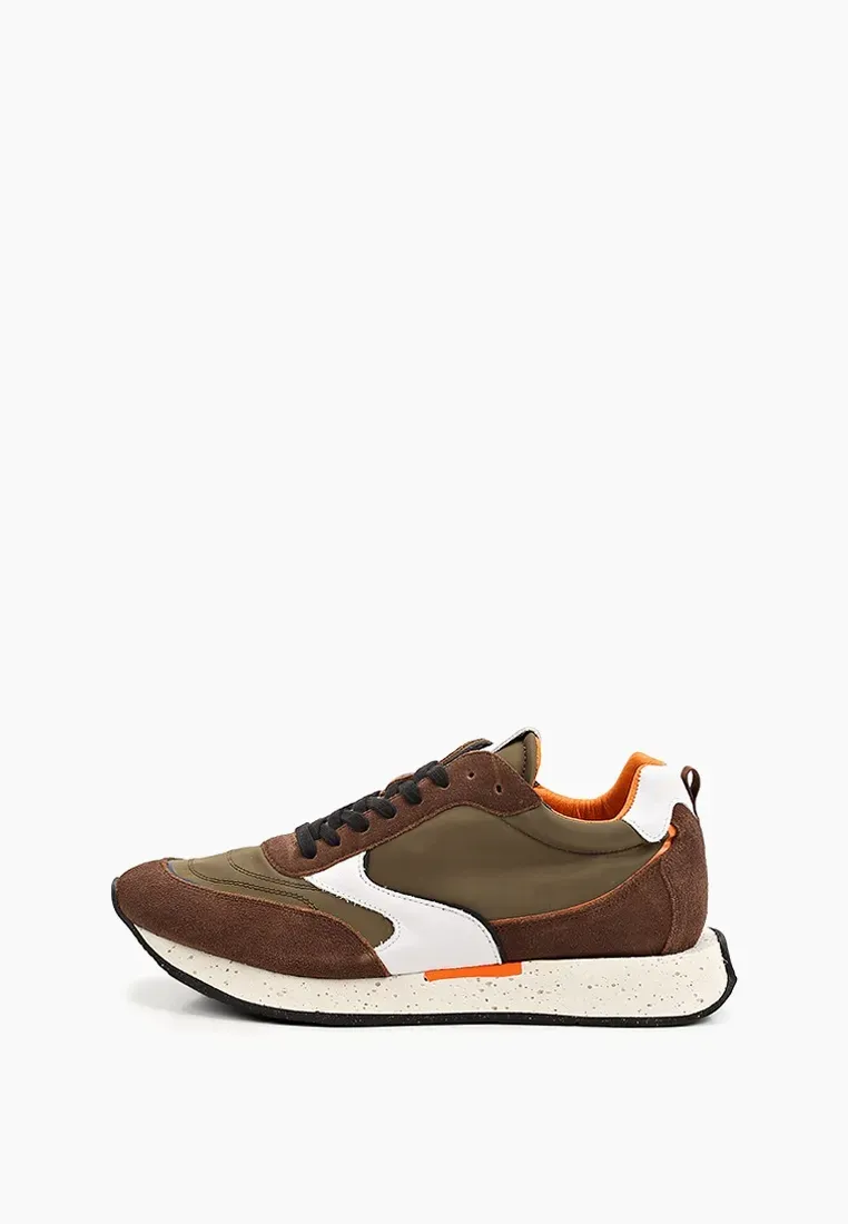 Демисезонные кроссовки из натуральной кожи