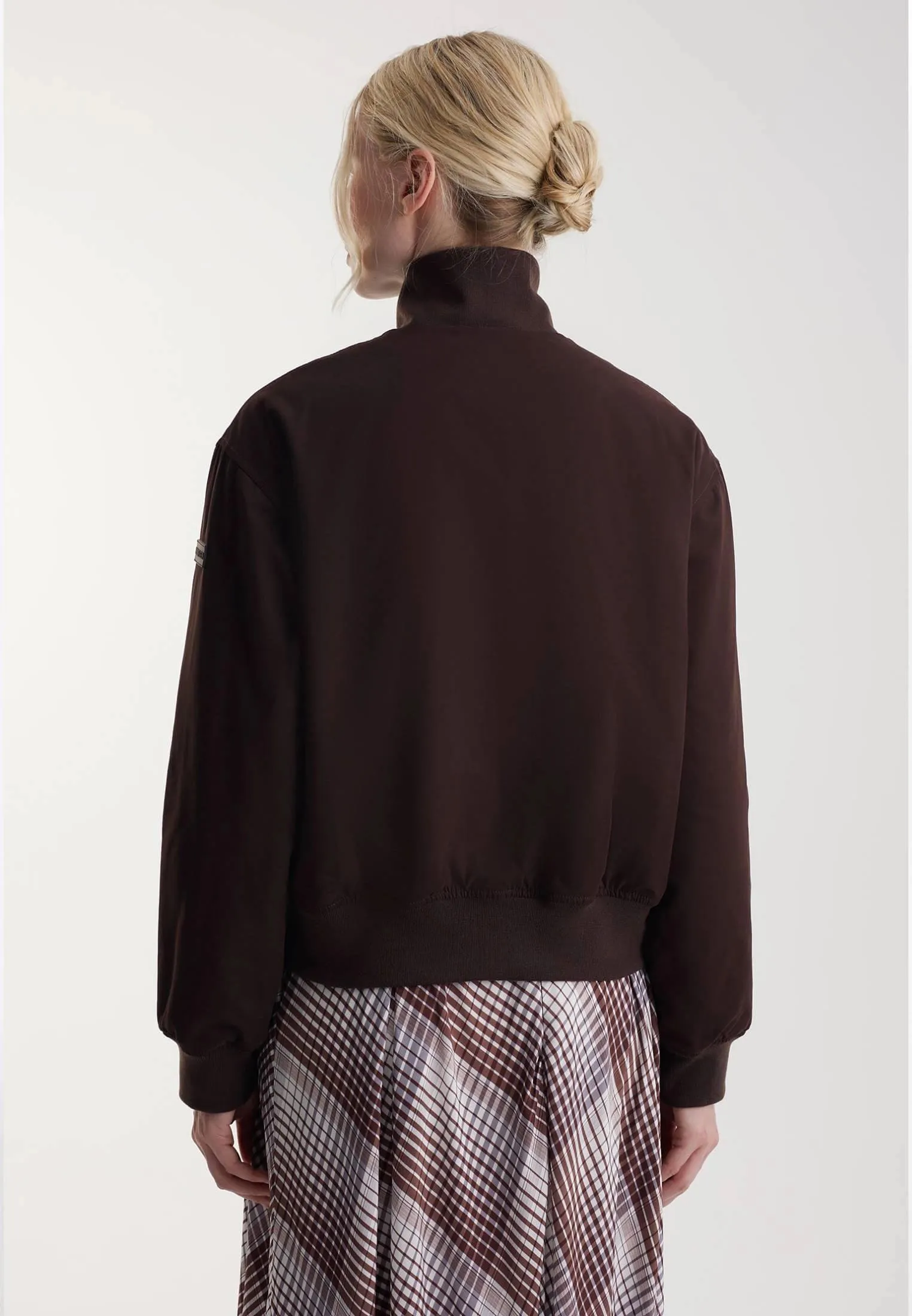 Утепленный бомбер с peach-эффектом и водотталкивающей пропиткой