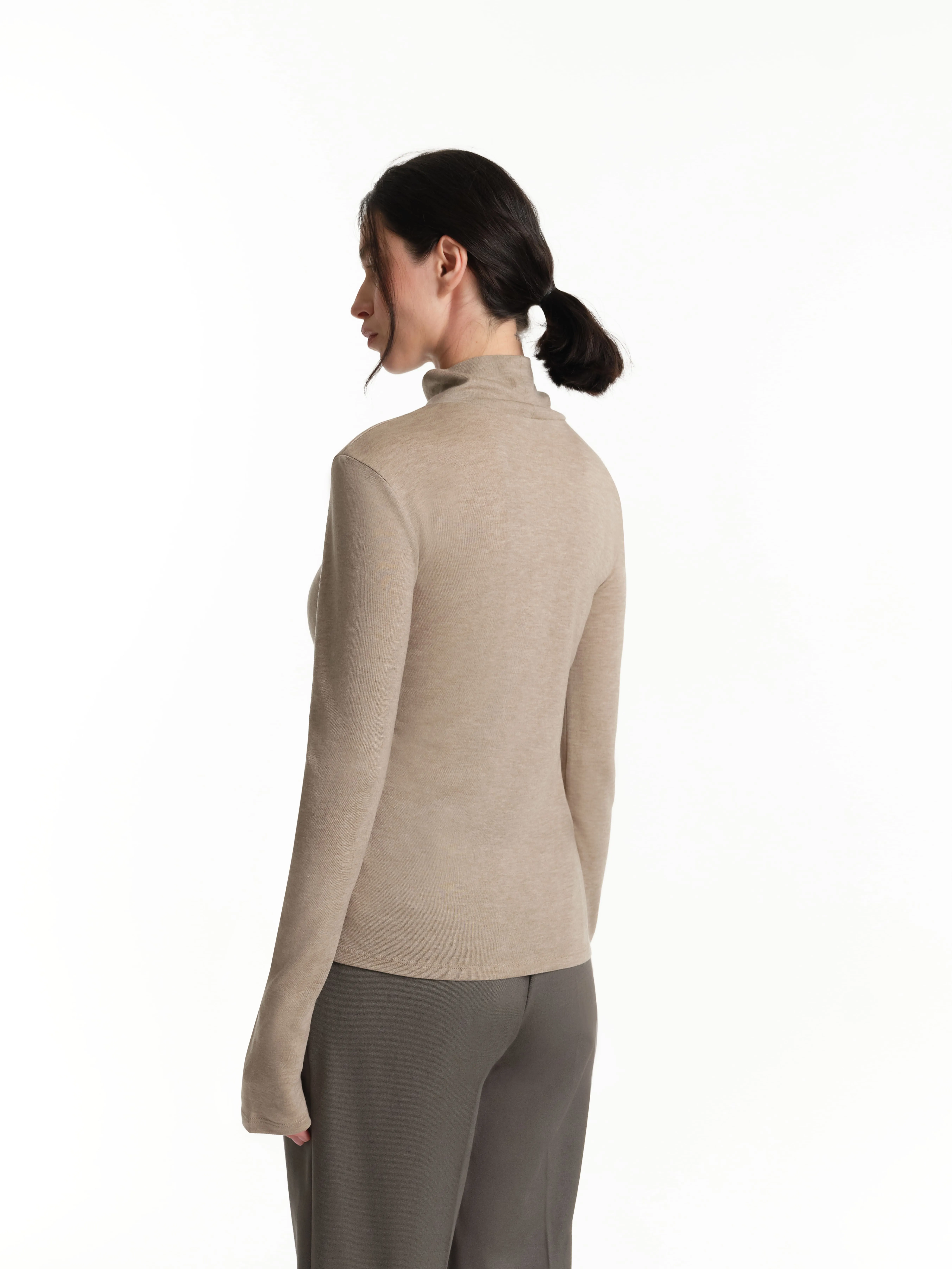 Джемпер с высоким горлом