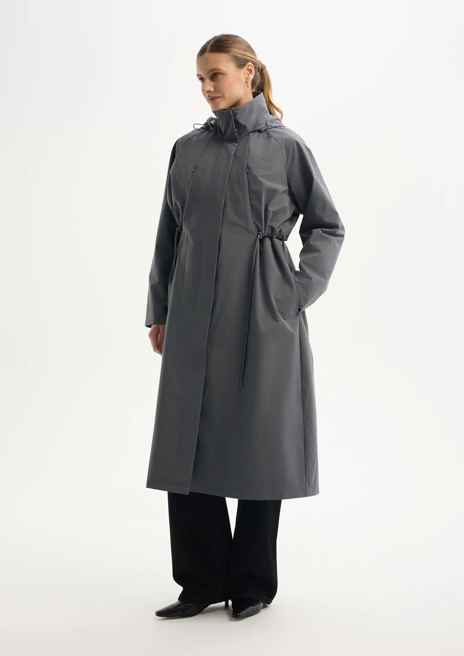 Плащ на мембране 15000/15000 с грязеотталкивающим эффектом