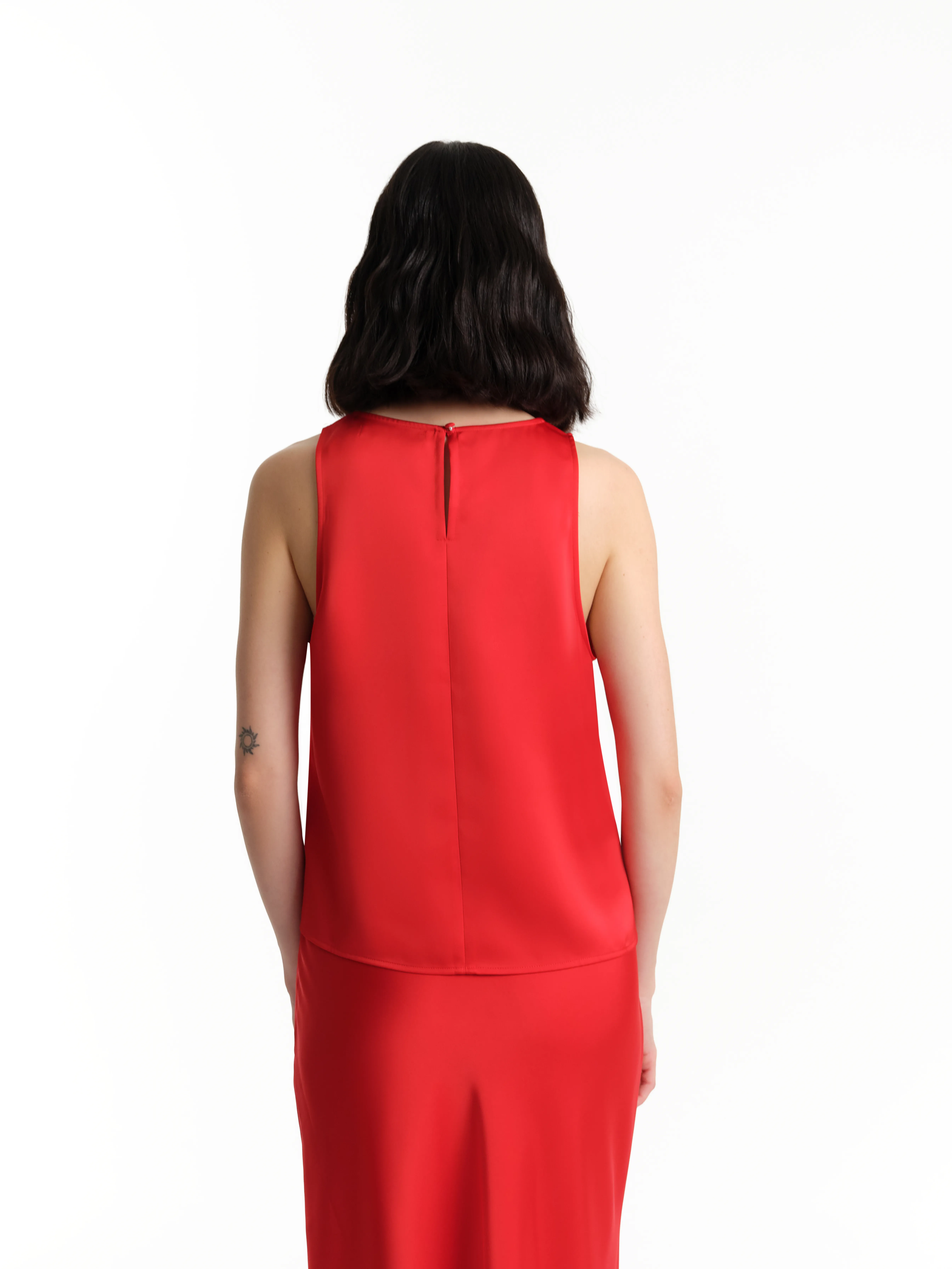 Топ из переработанного полиэстера