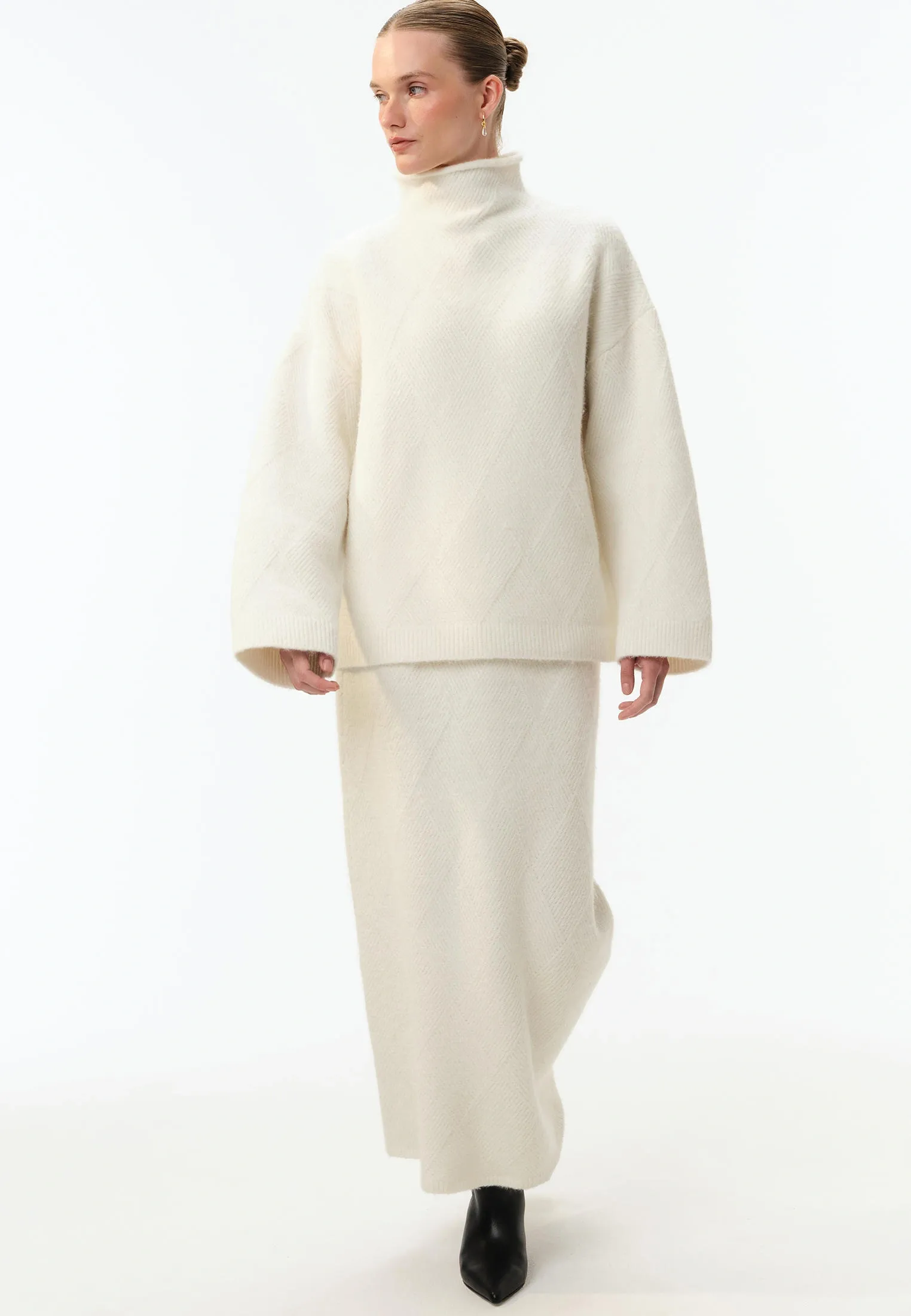 Свитер фактурной вязки с добавлением шерсти