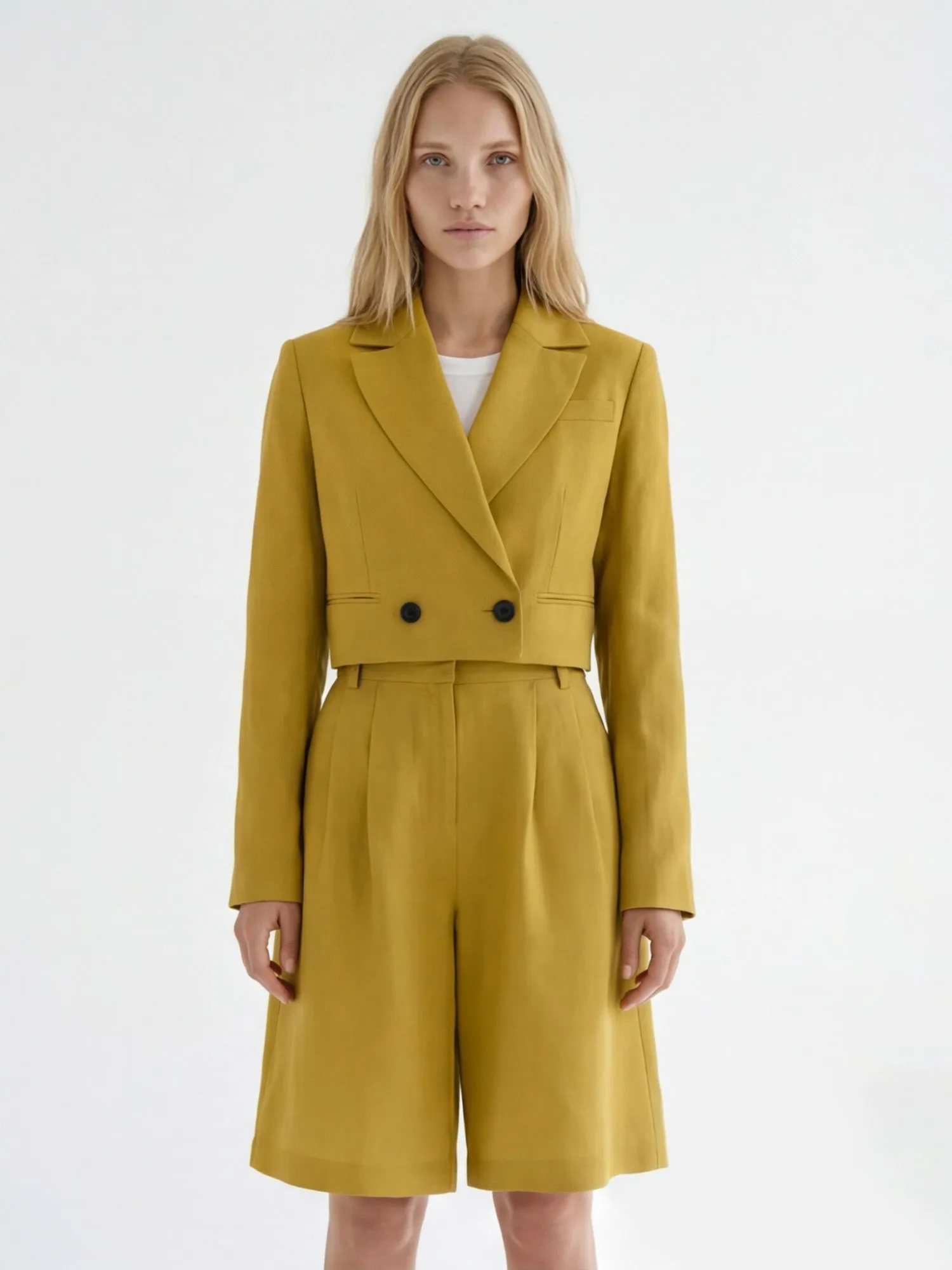 Льняные шорты с высокой посадкой