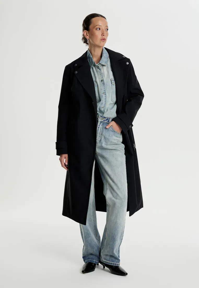 Классический тренч из переработанного океанического пластика