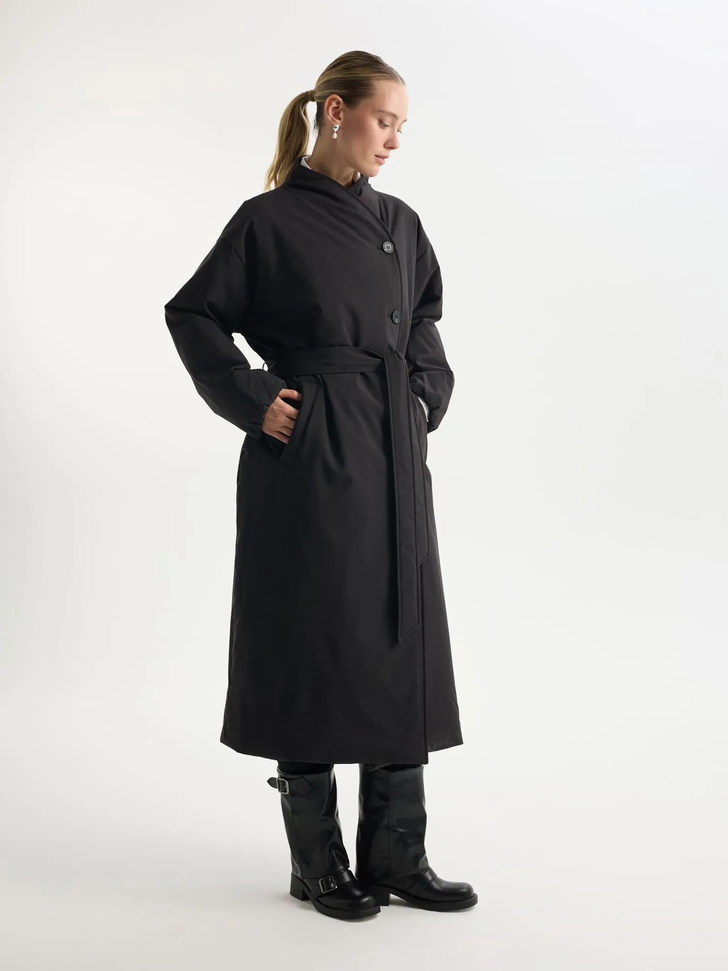 Утепленное пальто из переработанного океанического пластика