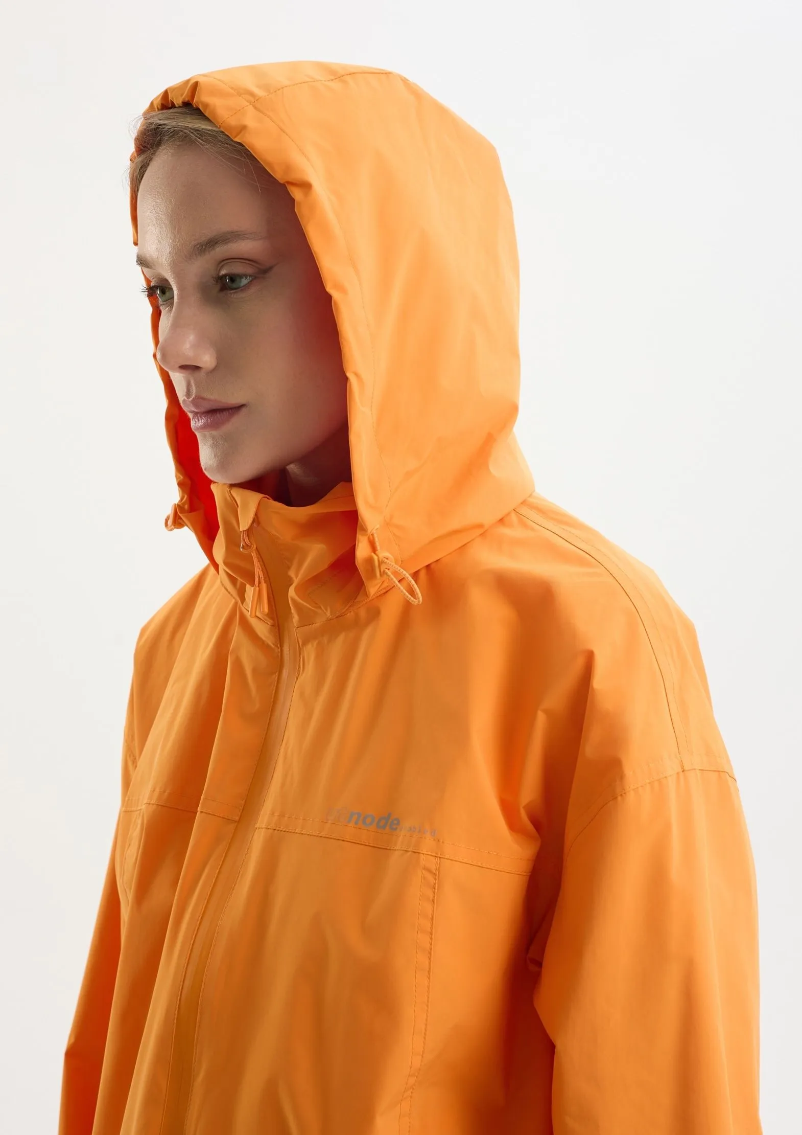 Ветровка из технологичной ткани на мембране 5000/5000