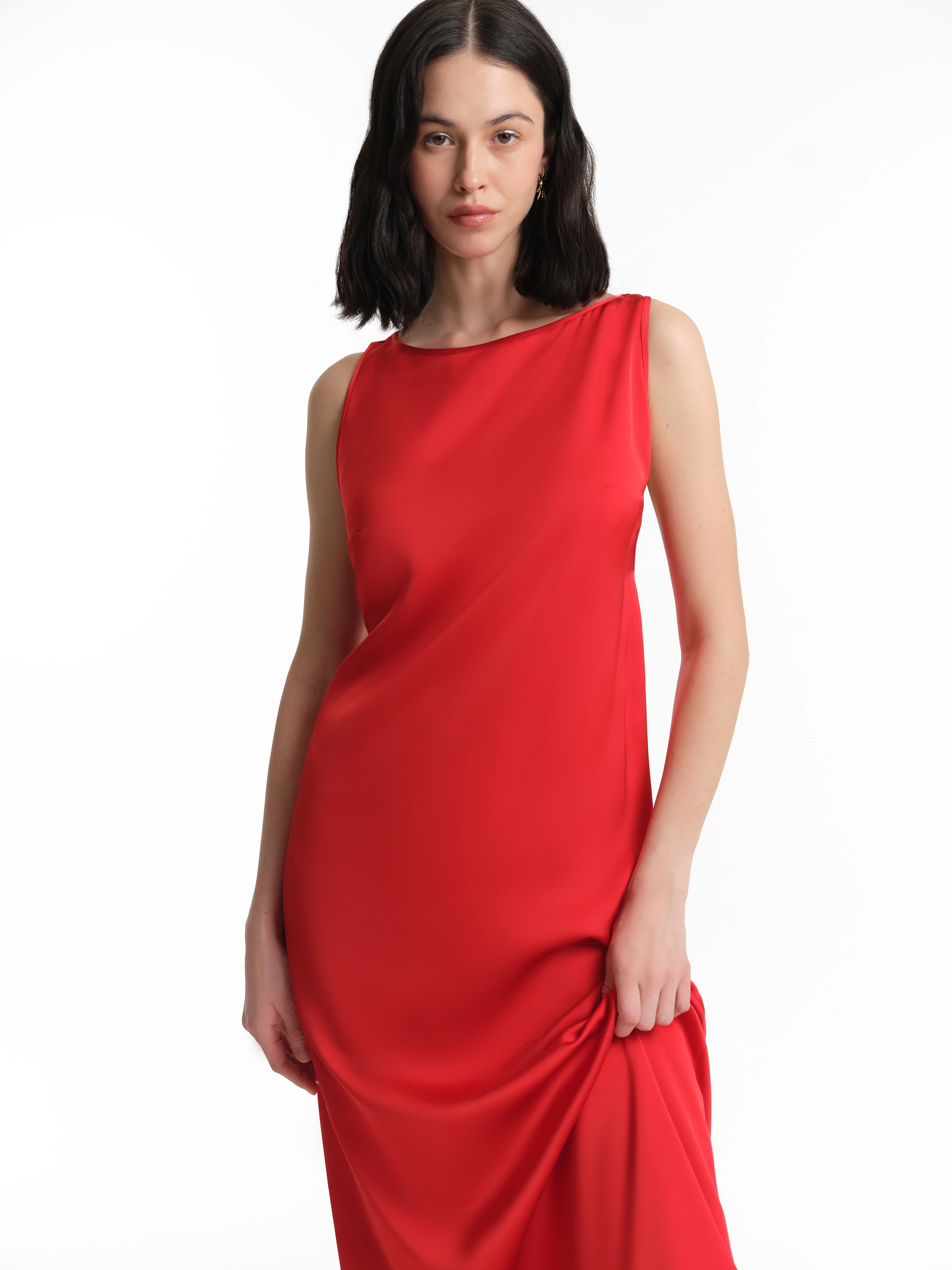 Платье из переработанного полиэстера с вырезом на спине