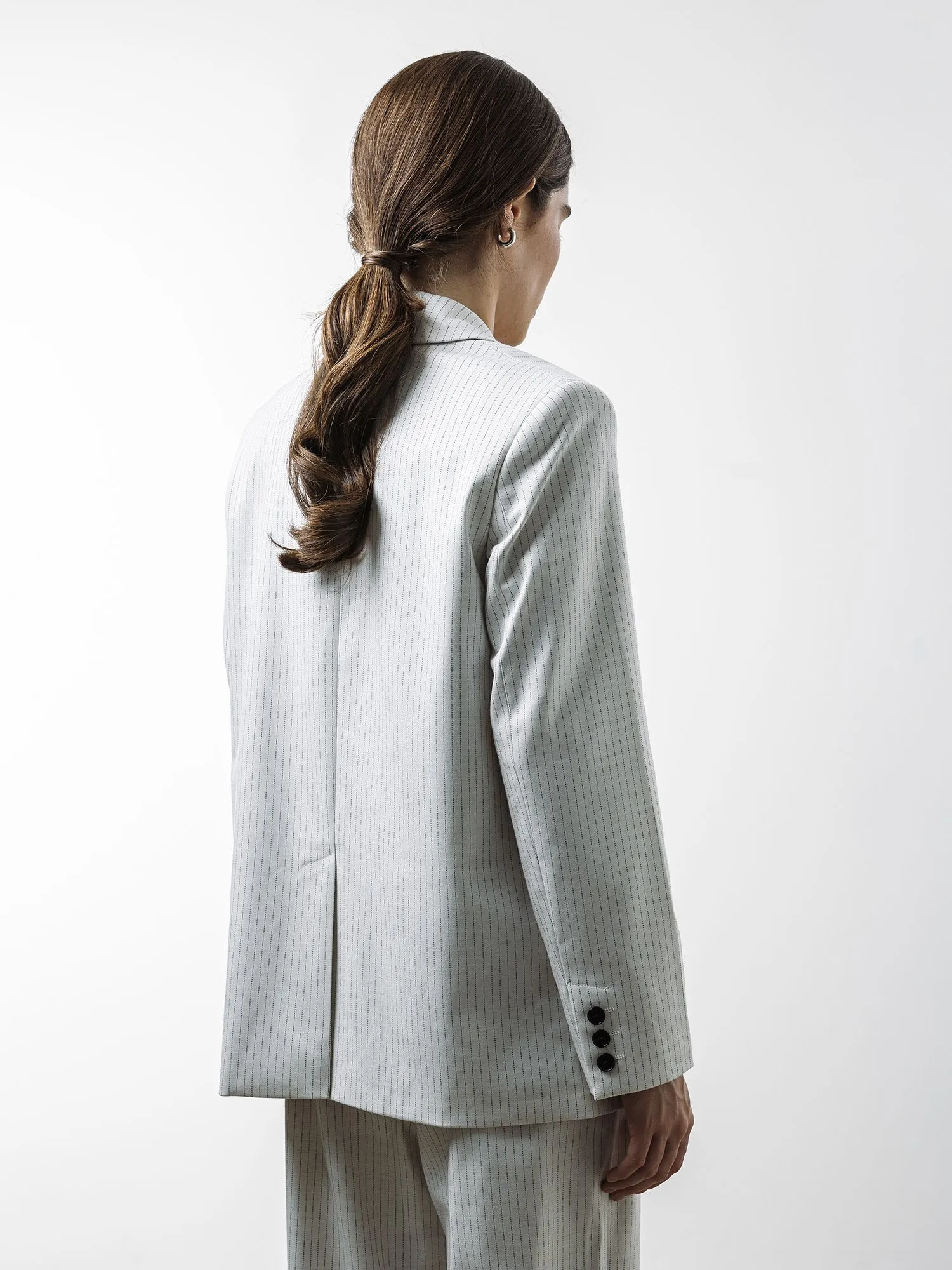 Однобортный жакет в полоску из переработанной поливискозы