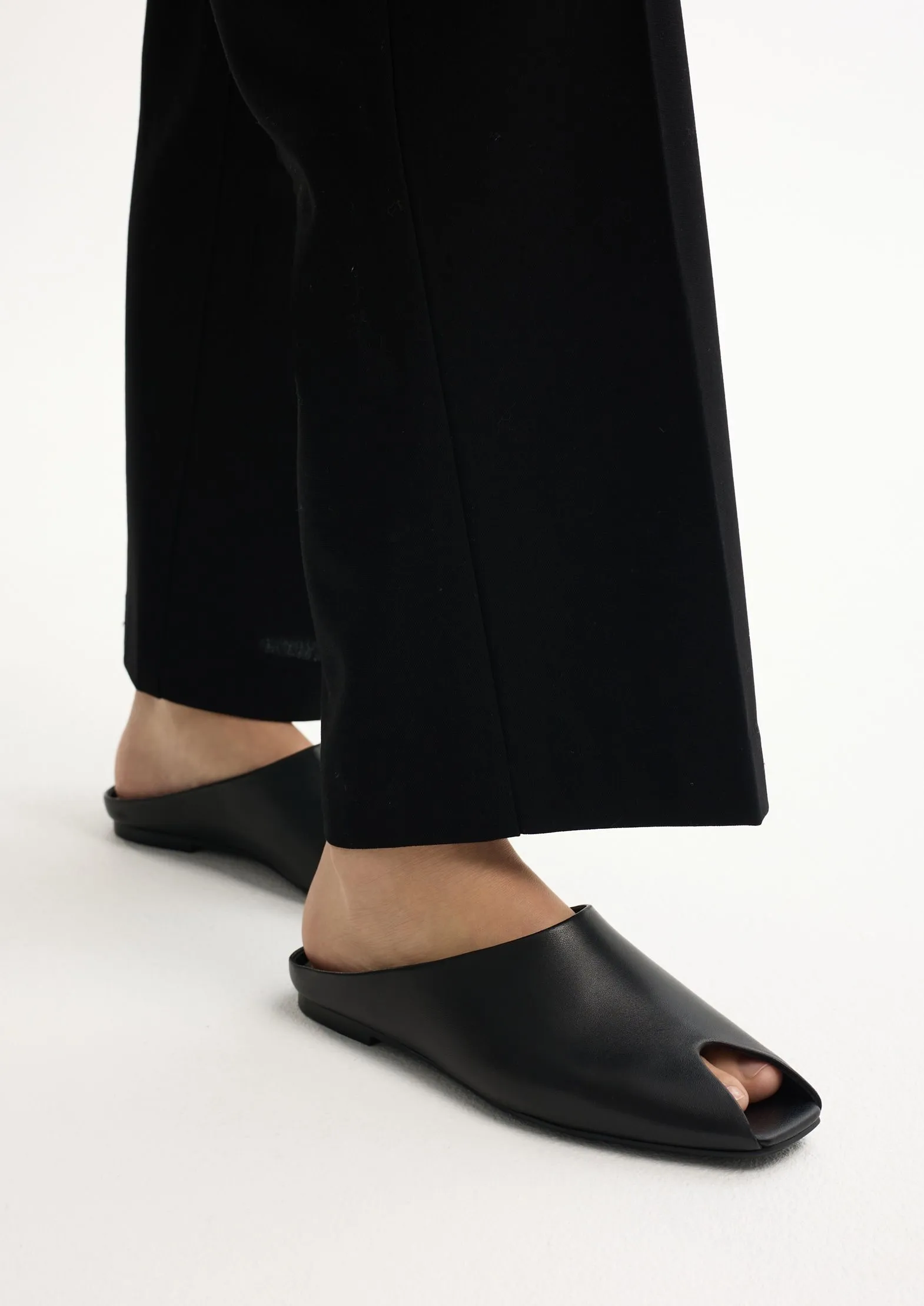 Мюли из натуральной кожи