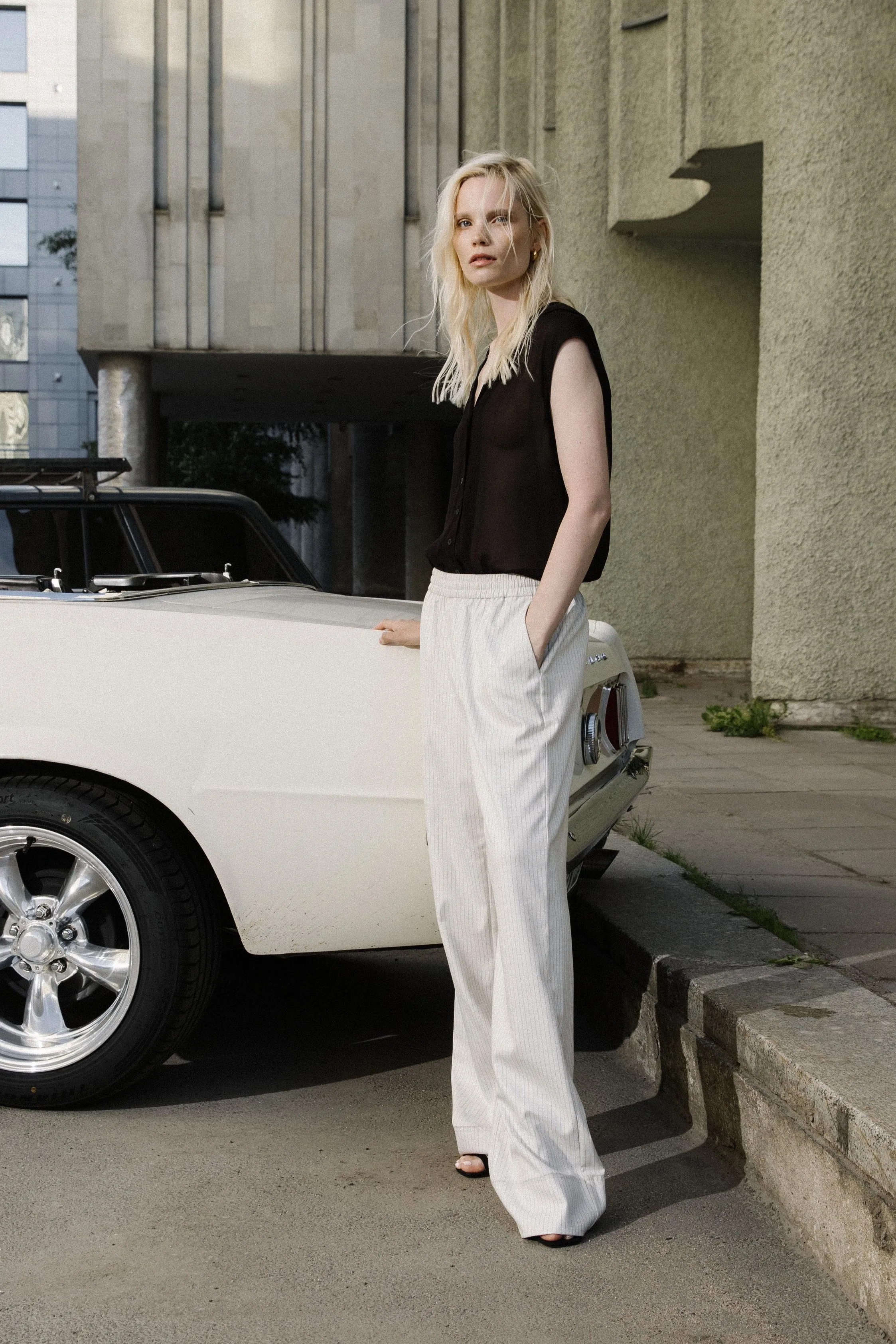 Брюки в полоску с высокой посадкой из переработанной поливискозы