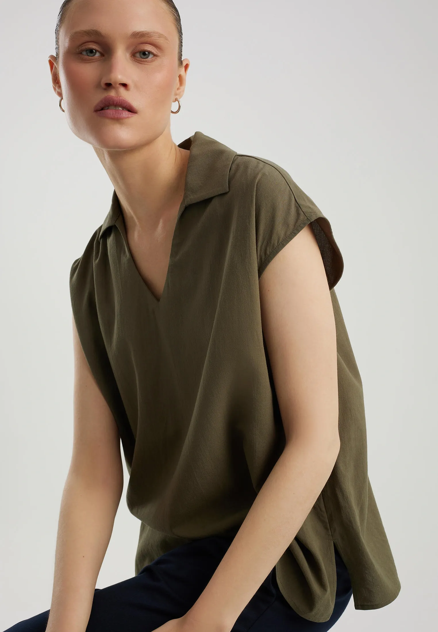 Блузка-поло с вискозой