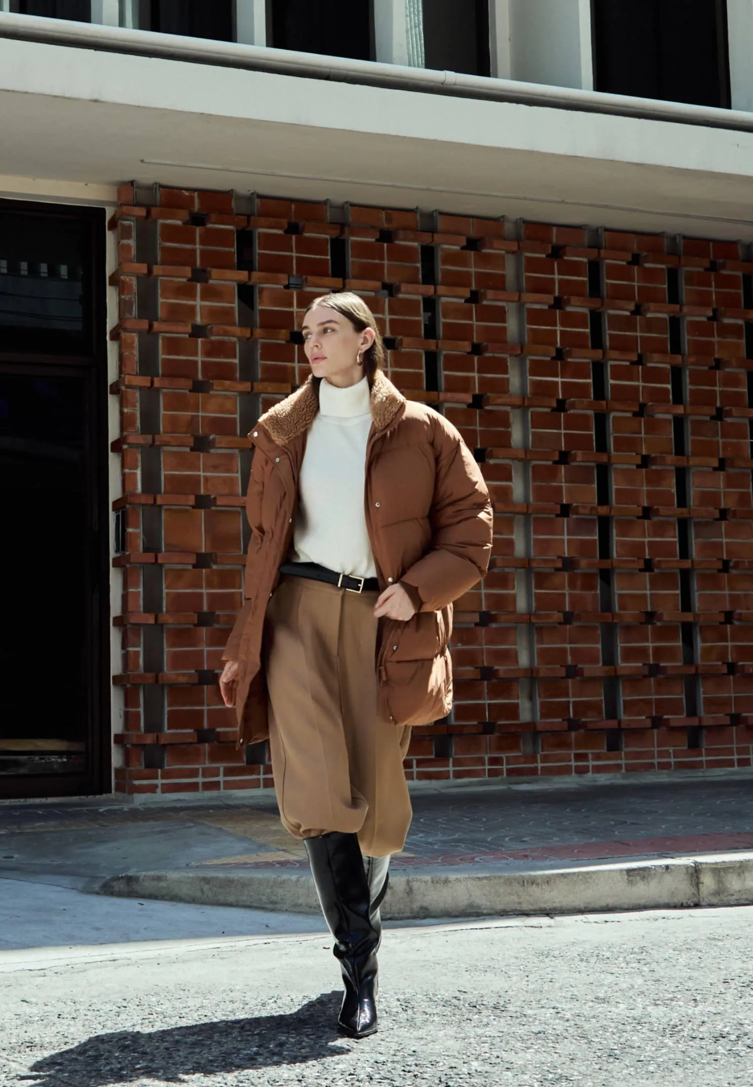 Прямые брюки со стрелками и защипами