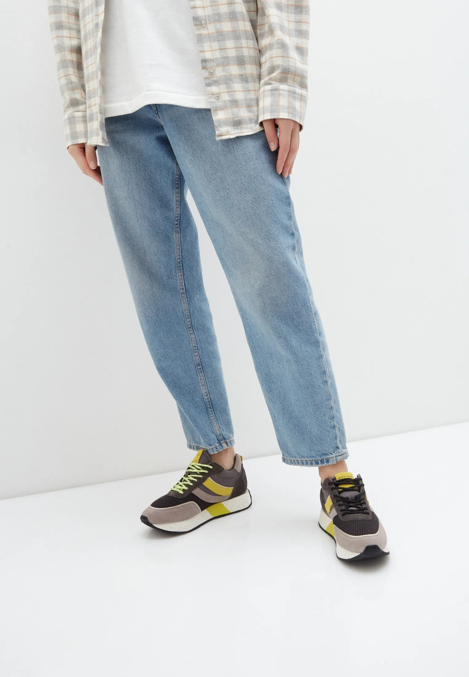 Демисезонные кроссовки из натуральной кожи