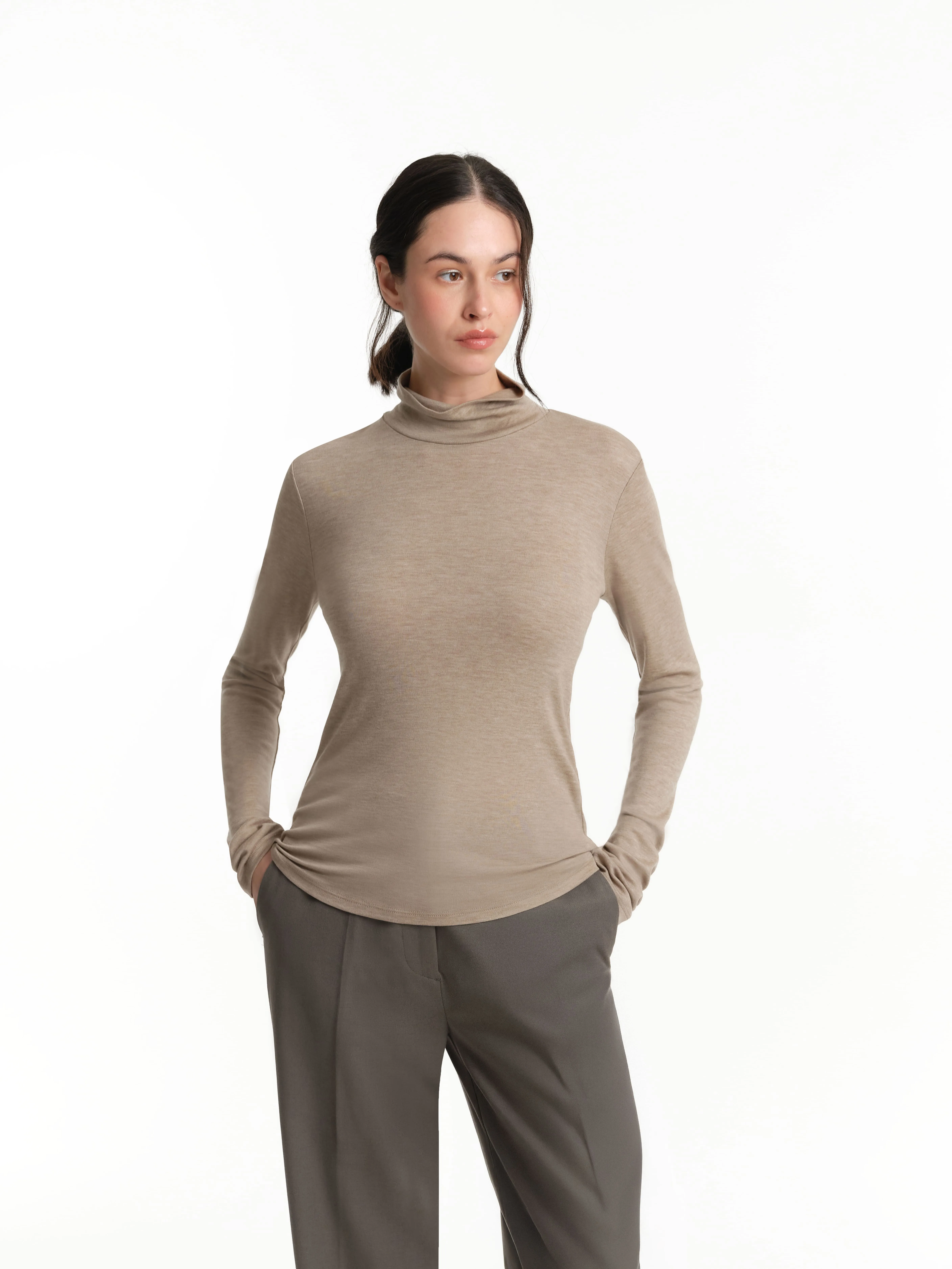 Джемпер с высоким горлом