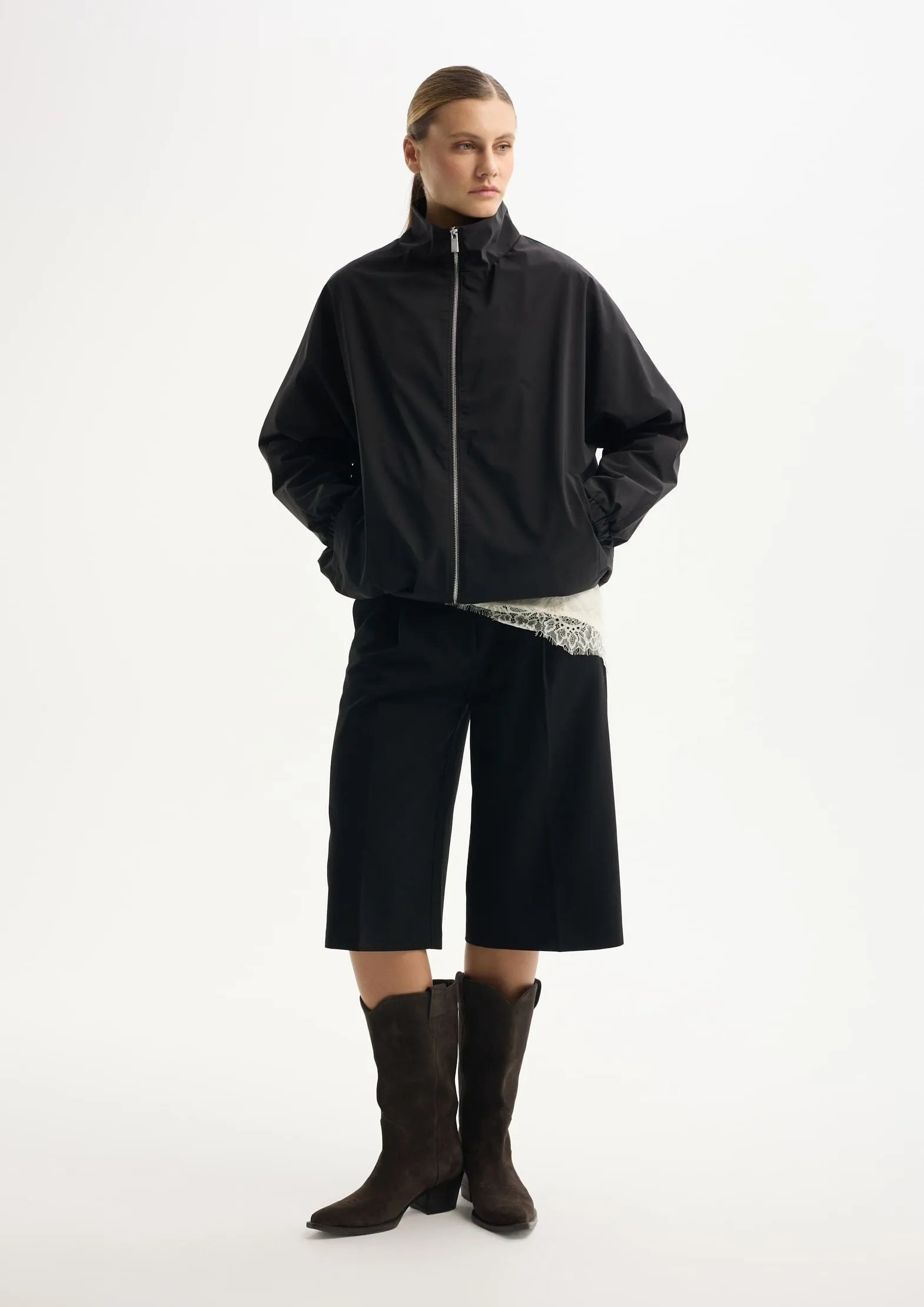 Бомбер из из переработанного нейлона на мембране