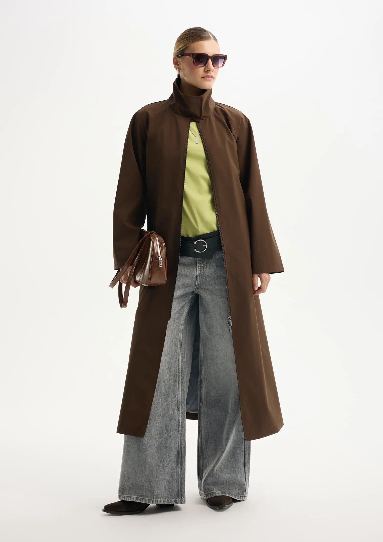 Плащ миди из переработанного океанического пластика на мембране