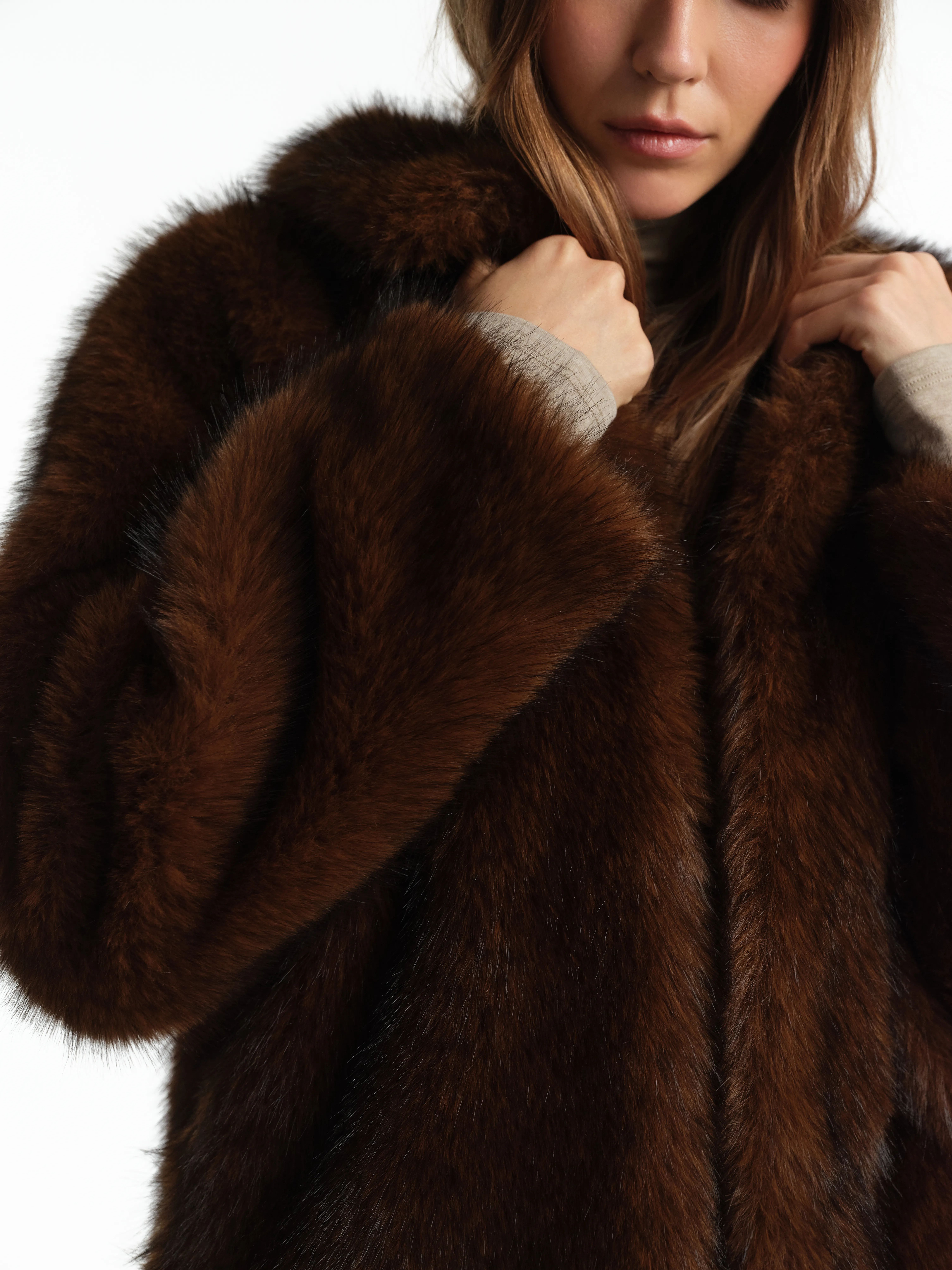 Шуба из экологичного меха с утеплителем