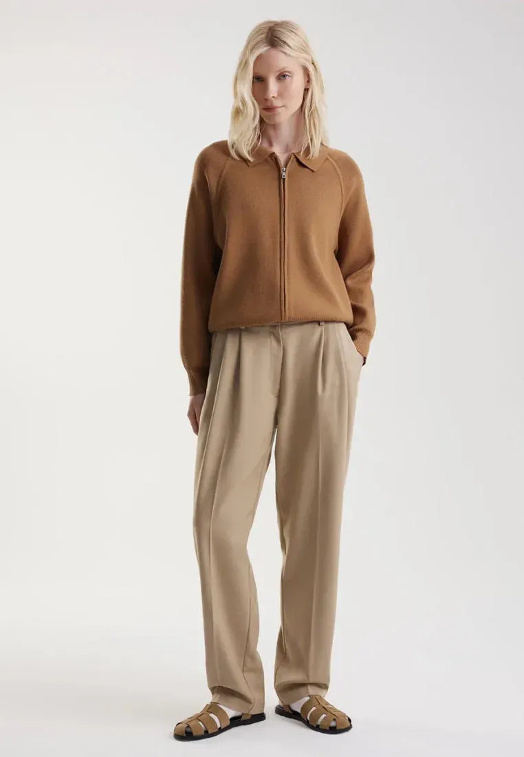 Прямые брюки со стрелками и защипами