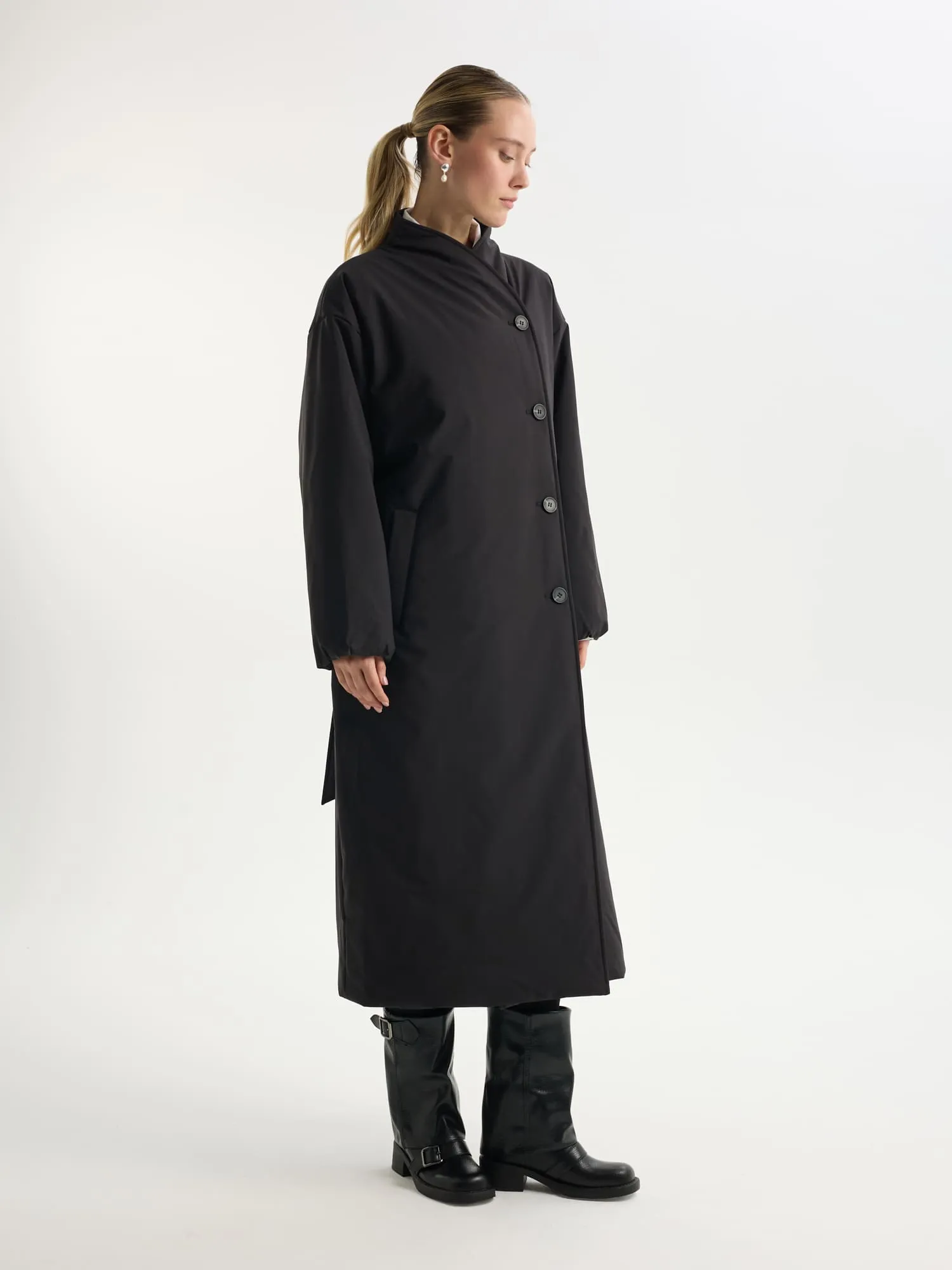 Утепленное пальто из переработанного океанического пластика